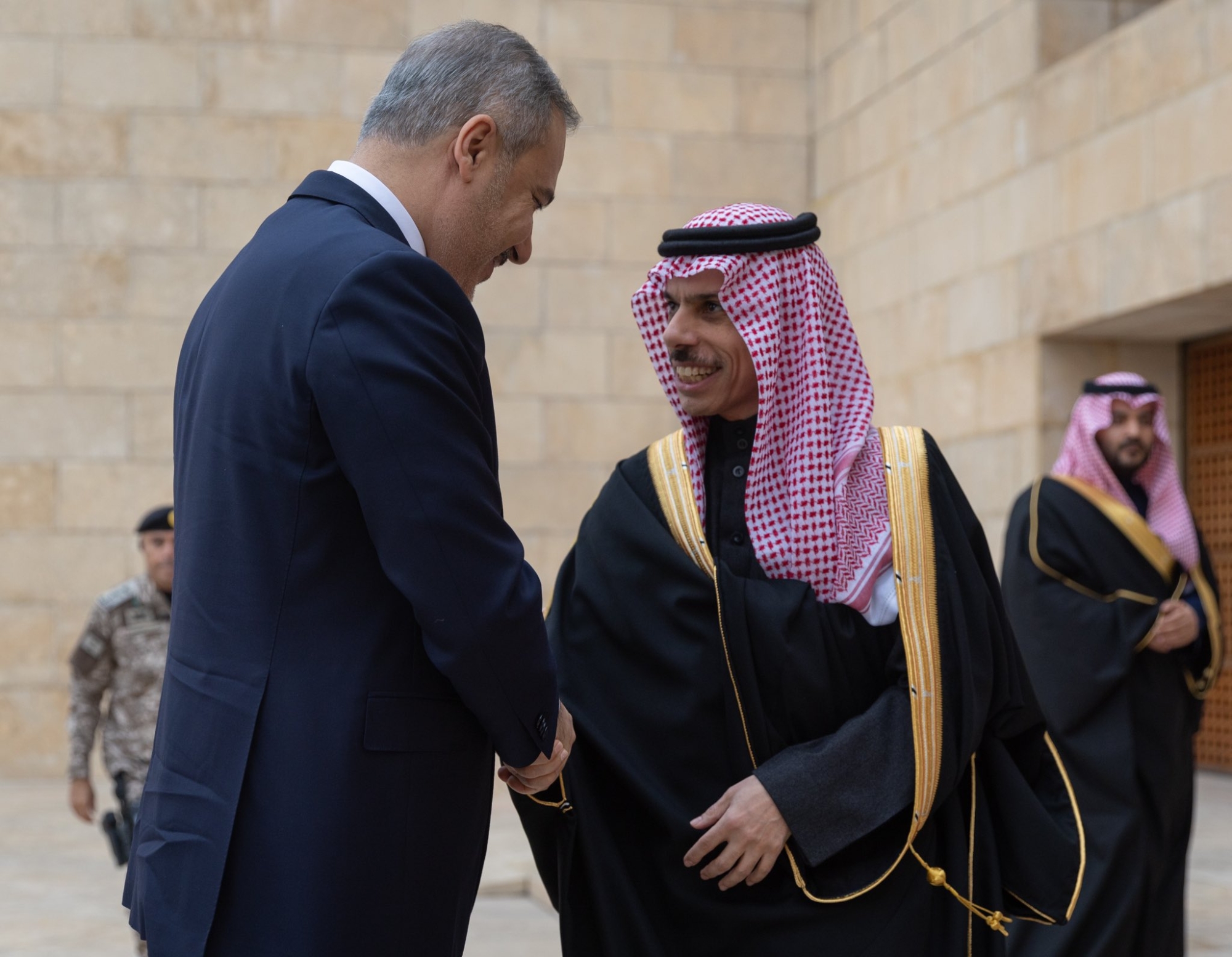 وزير الخارجية ونظيره التركي يبحثان المستجدات الإقليمية