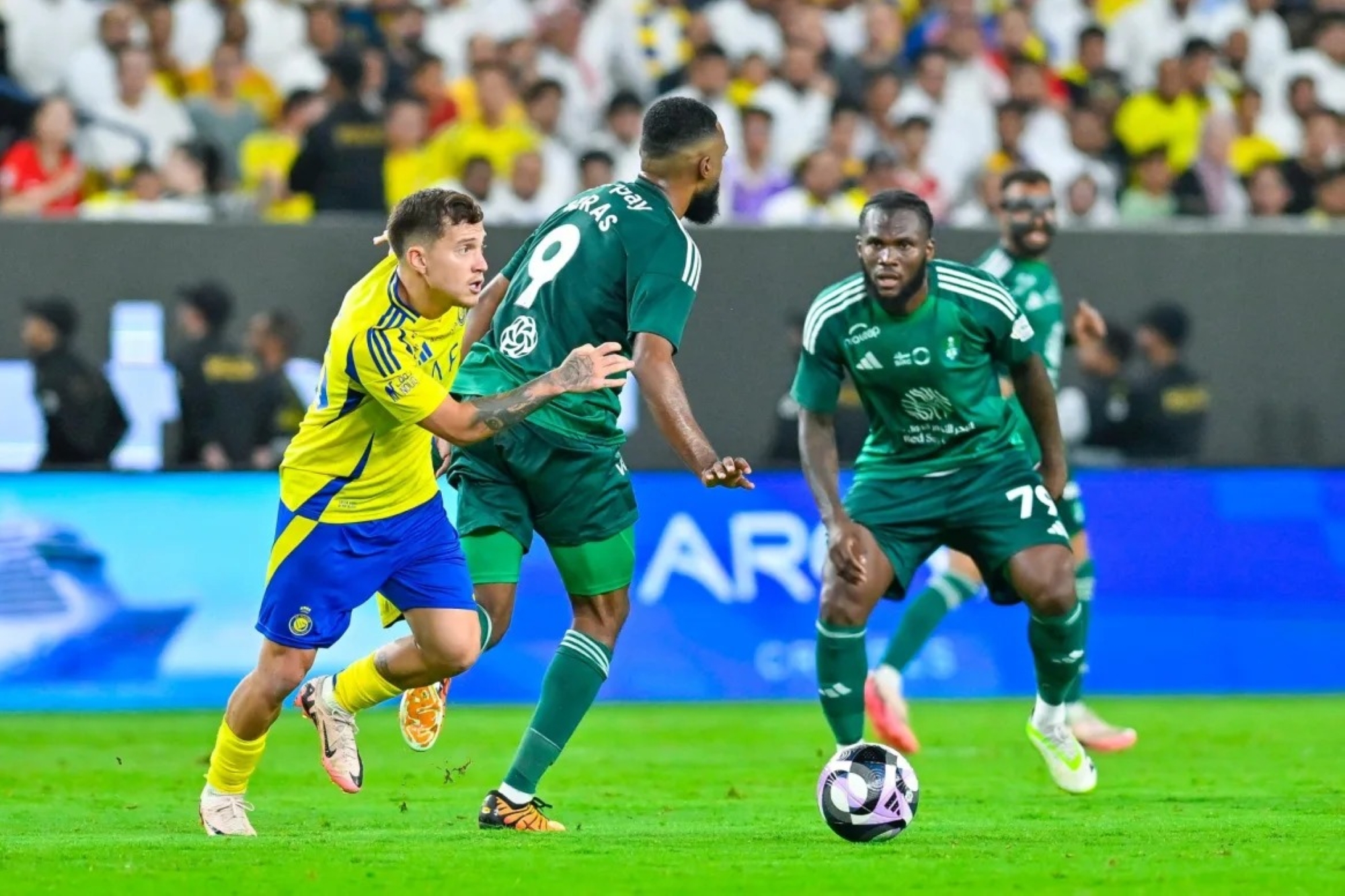 ثلاثي النصر مُهدد بالإيقاف أمام الأهلي
