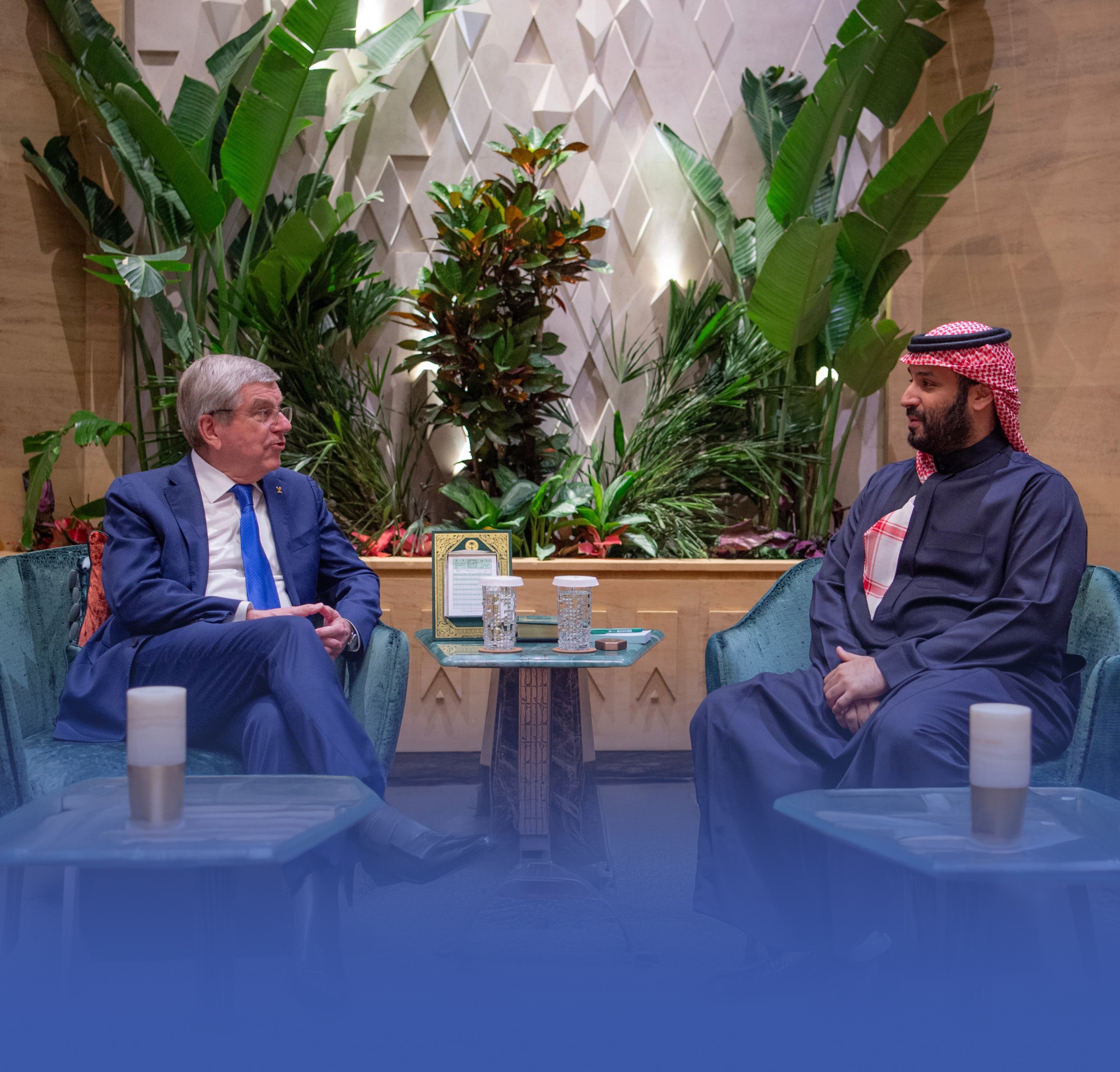 ولي العهد يستعرض مع رئيس "اللجنة الأولمبية" التعاون الثنائي