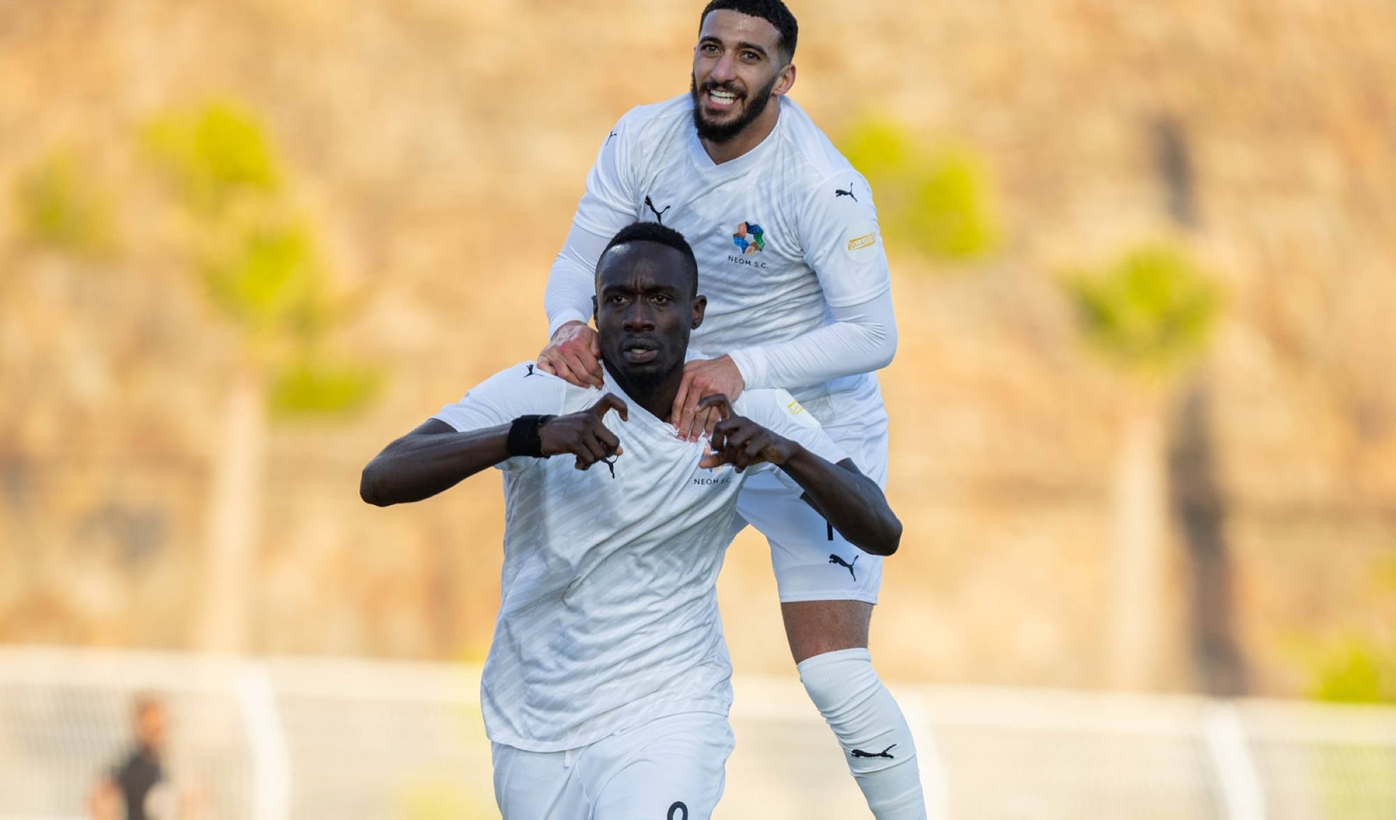 نيوم يعزز صدارته لدوري يلو