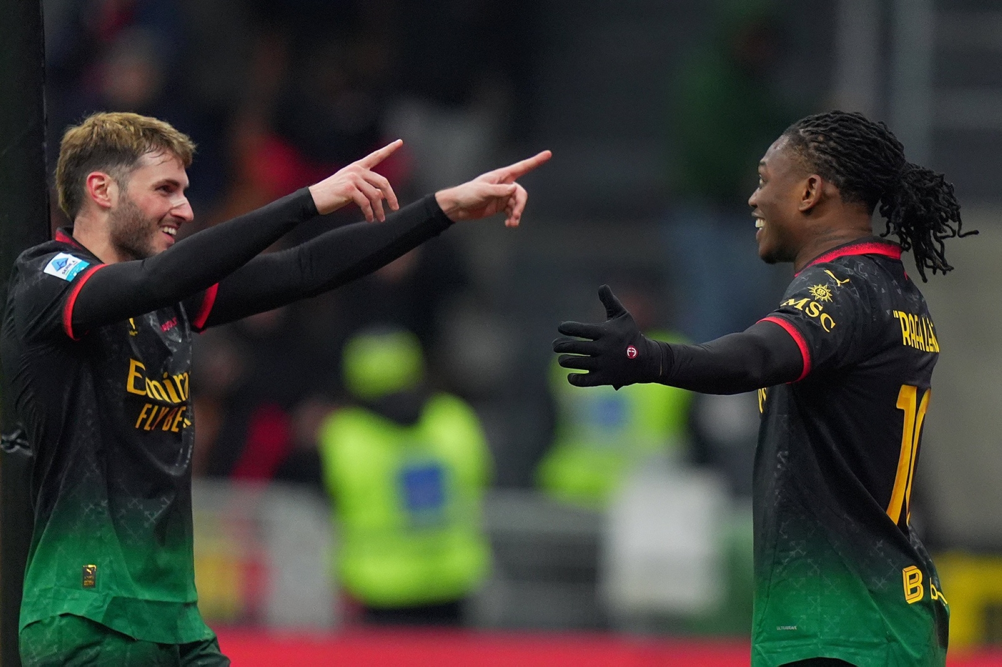 خيمينيز يقود ميلان للفوز على فيرونا في الدوري الإيطالي