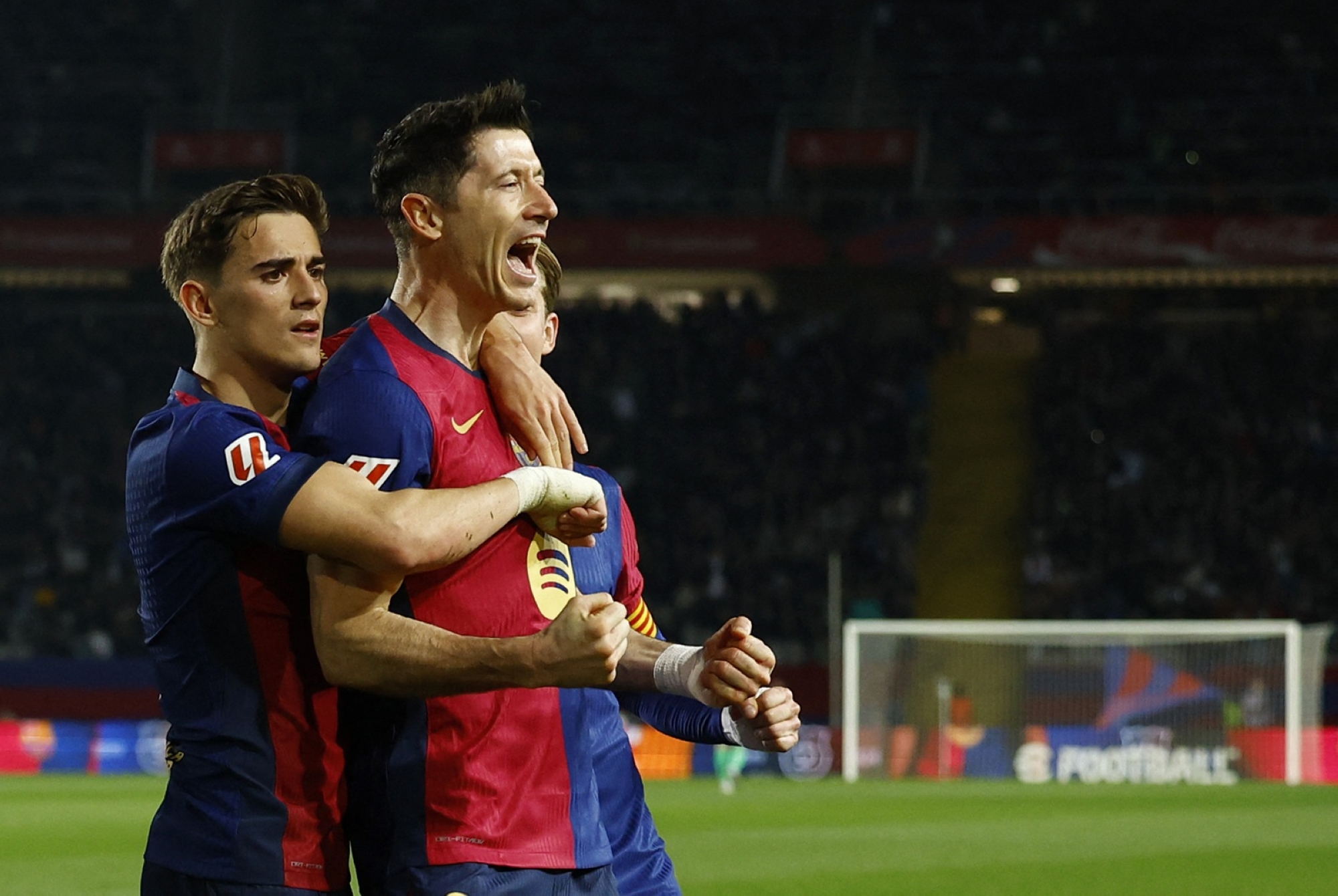 برشلونة يهزم رايو فاييكانو ويستعيد صدارة الدوري الإسباني