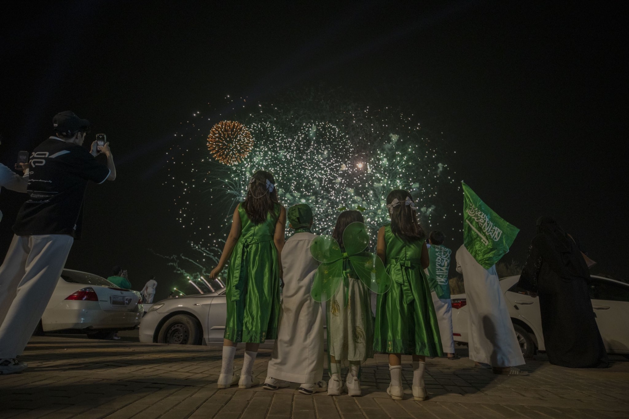 أضواء المجد تزين سماء المملكة في ليلة التأسيس
