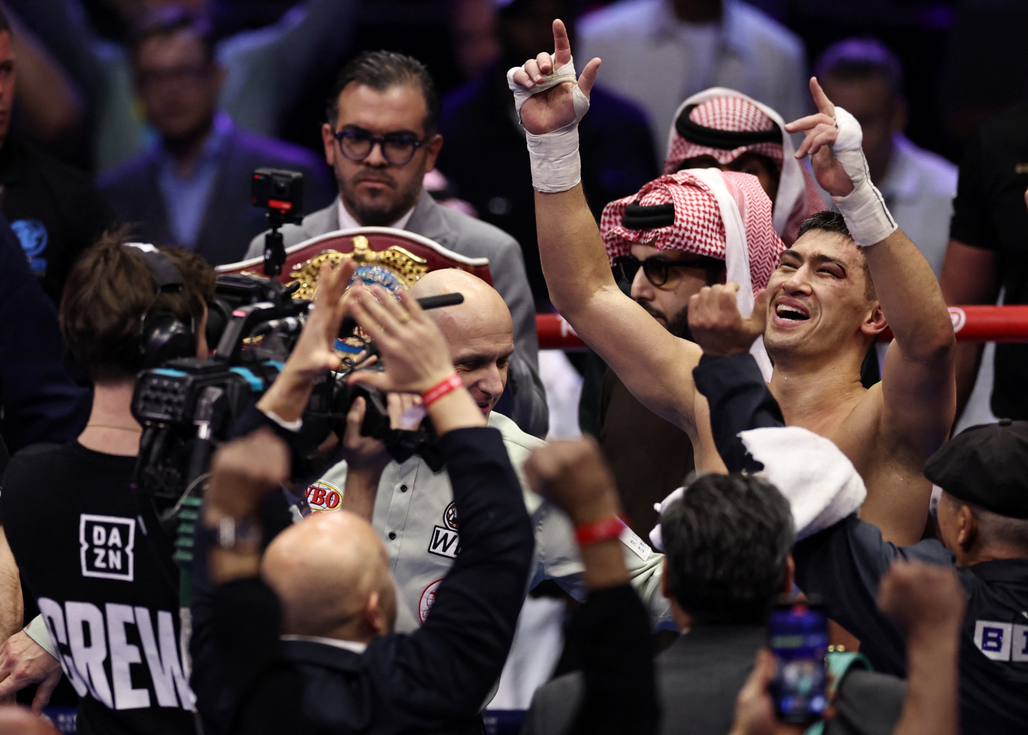 بيفول ينتزع الألقاب الخمسة من بيتربييف ويتوّج بطلاً للعالم