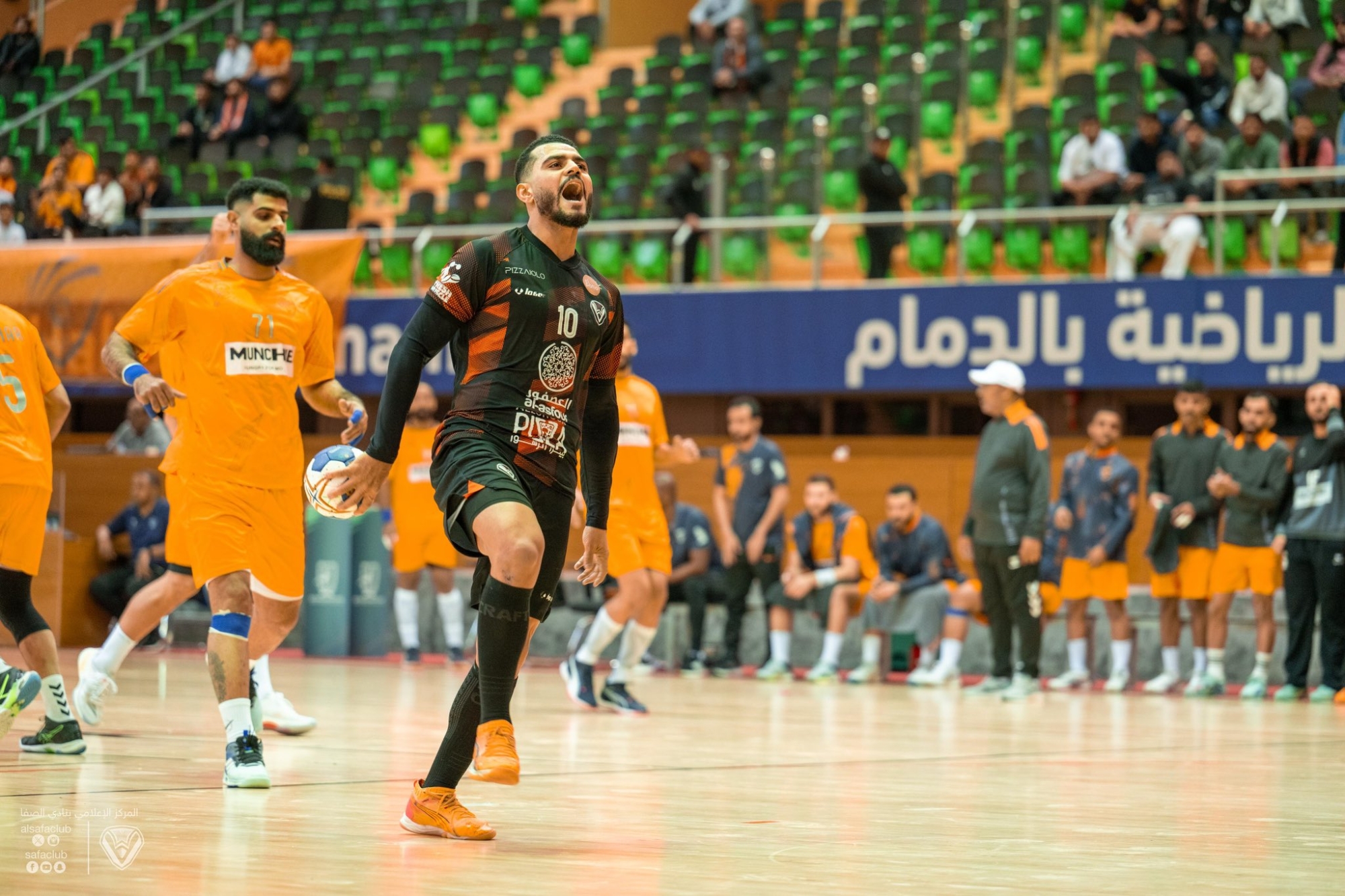 الصفا يواصل مطاردة الخليج على صدارة ممتاز اليد