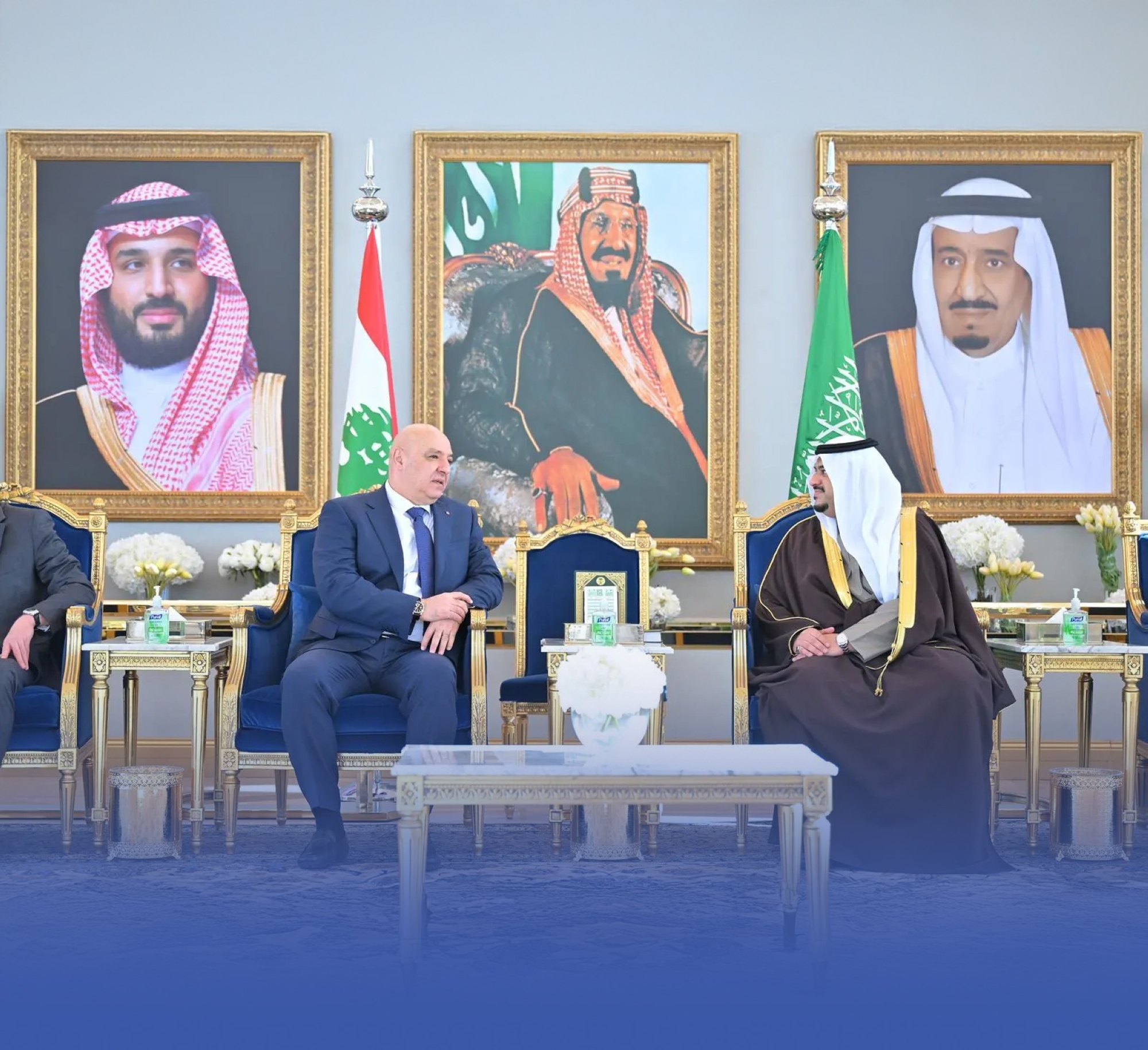 الرئيس اللبناني يصل الرياض في أول زيارة خارجية