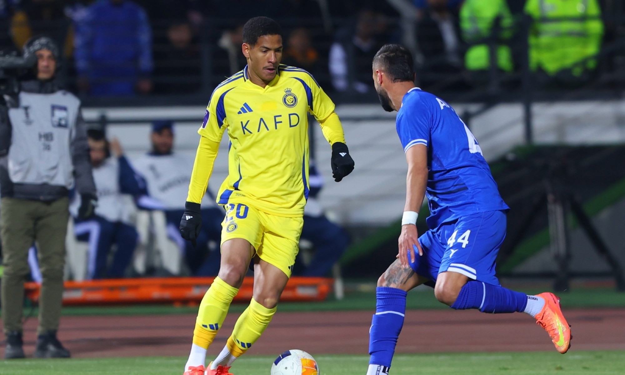 النصر يتعادل سلبيًا مع الاستقلال