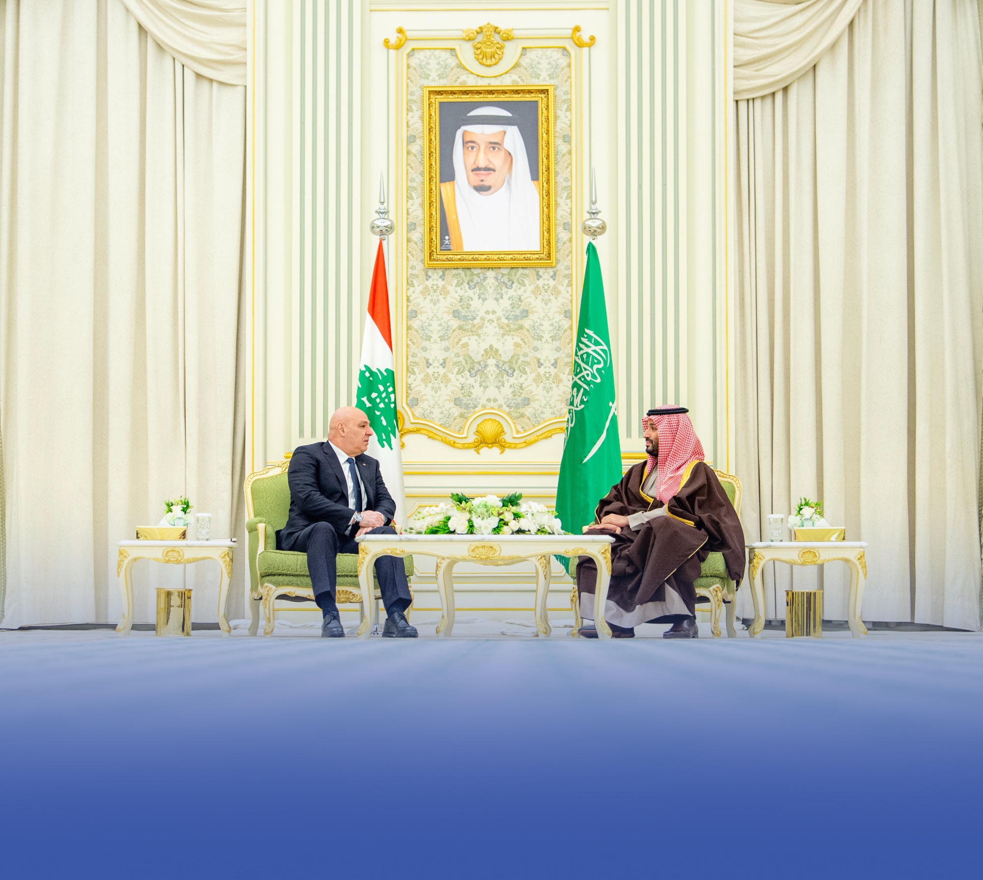 ولي العهد يبحث مستجدات الأوضاع مع الرئيس اللبناني