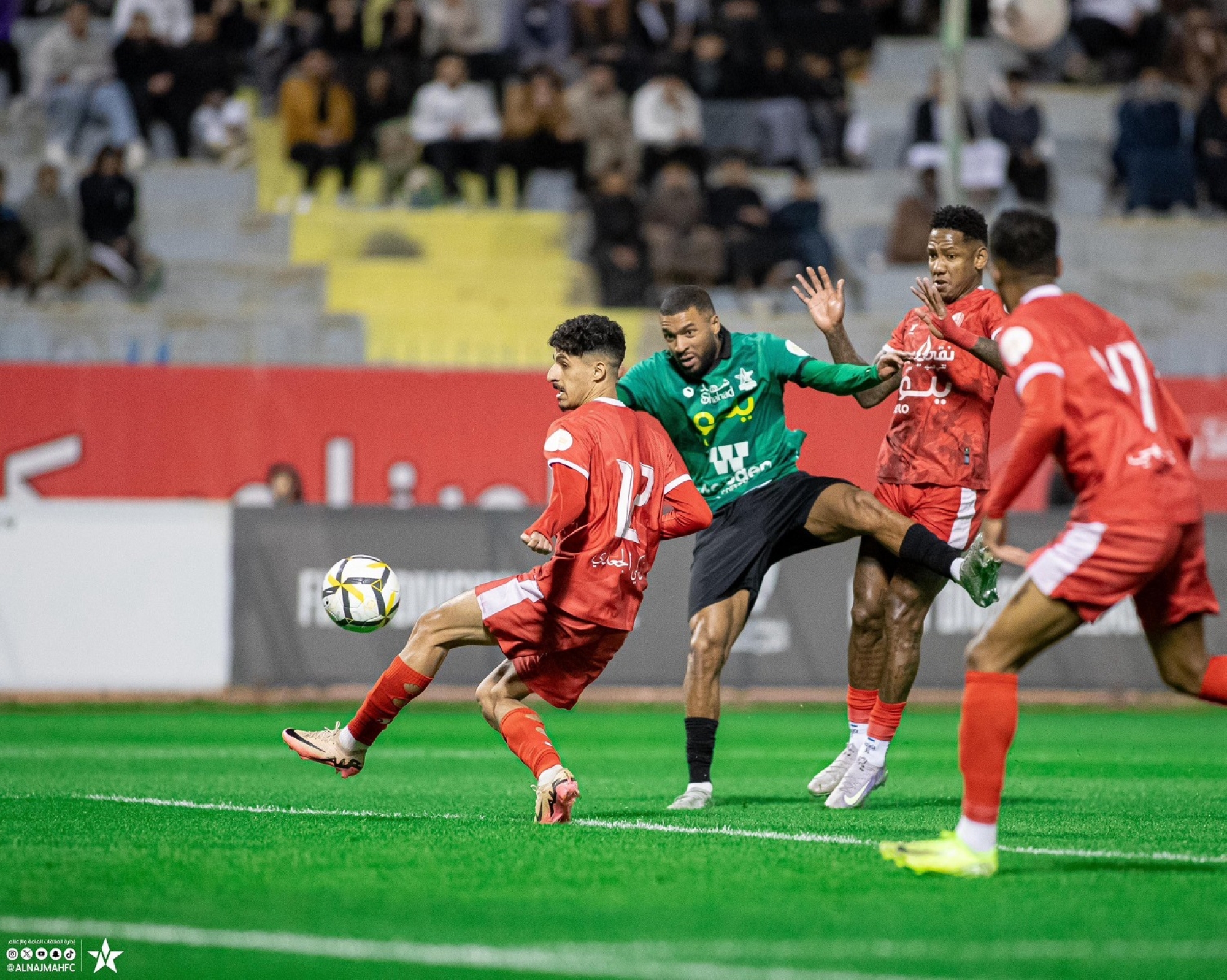 "يلو 25".. النجمة والعدالة في صراع الوصافة