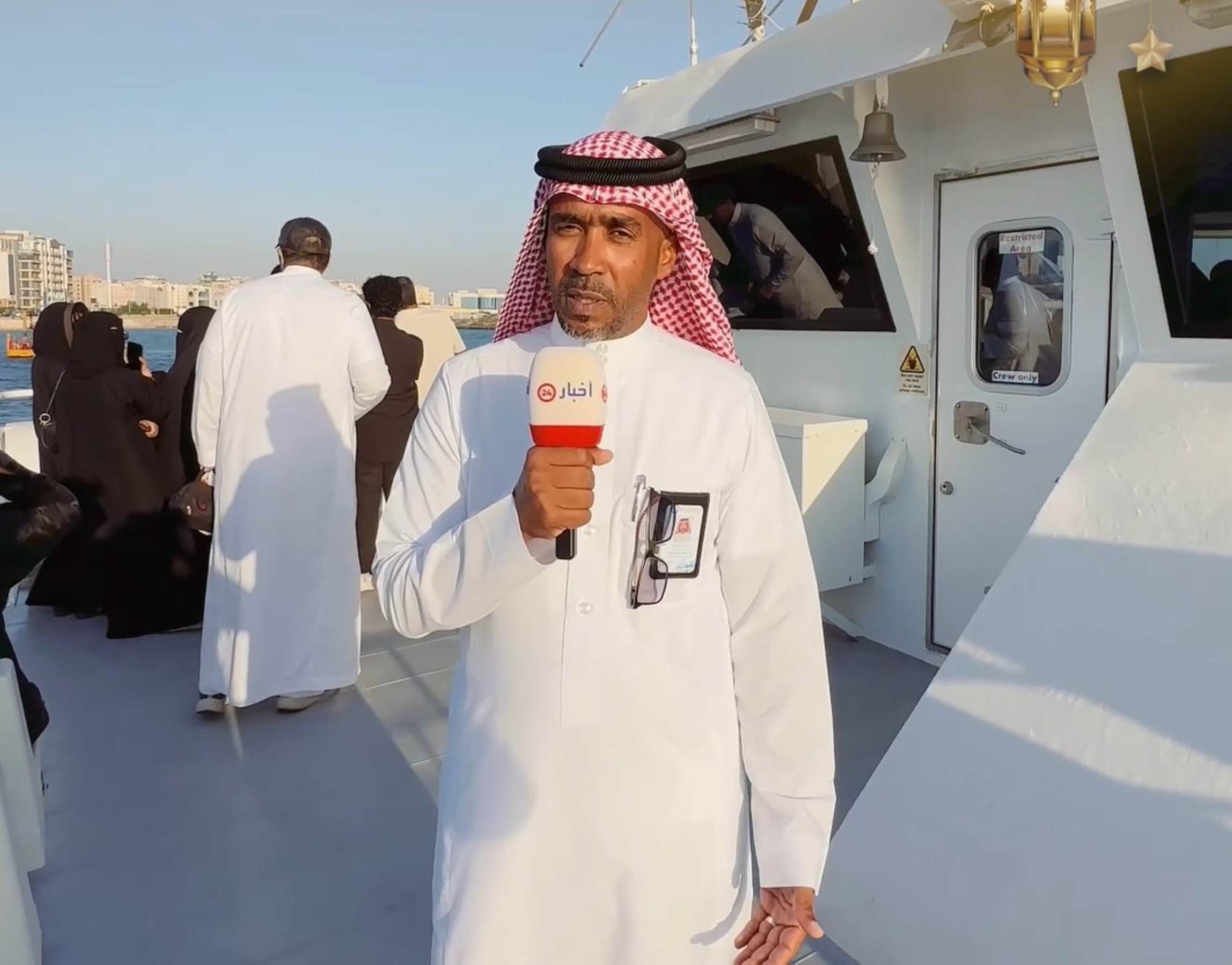 عدسة “أخبار 24” تقف على أول رحلة للتاكسي البحري في جدة