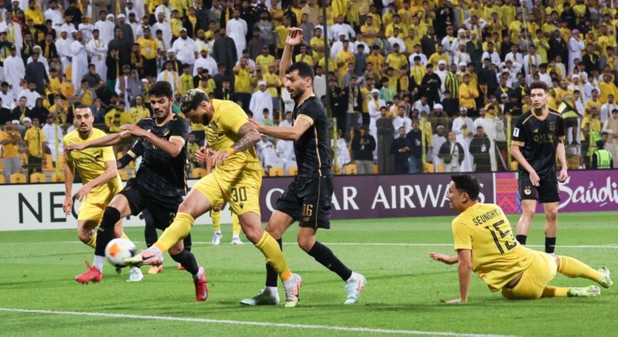 طاقم تحكيم سعودي لمباراة السد والوصل في "نخبة آسيا"