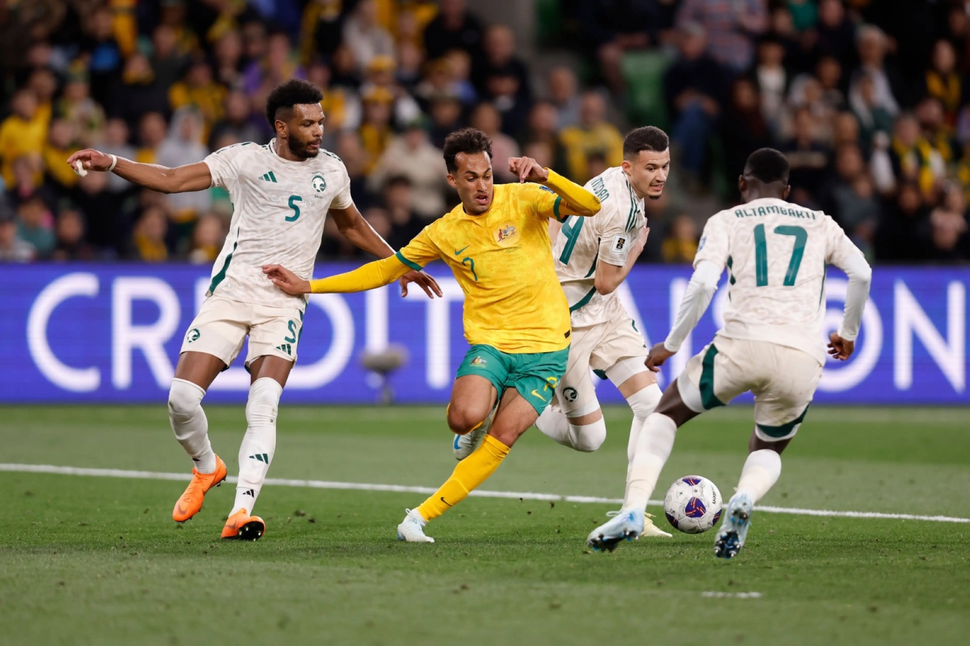 منافس الأخضر.. منتخب أستراليا يستدعي ثلاثي للمرة الأولى