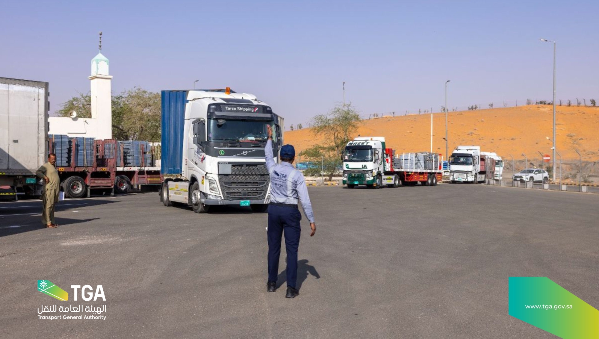 حجز 3 شاحنات أجنبية لنقلها بضائع داخل المملكة