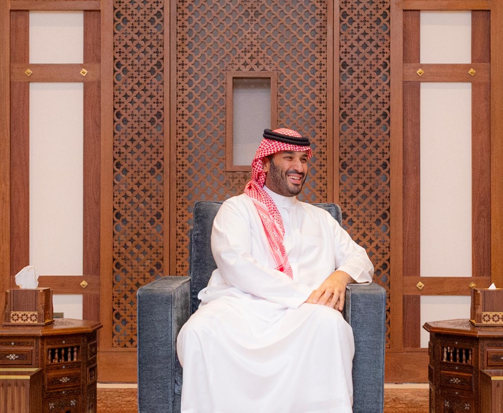 ولي العهد يستقبل أمراء المناطق