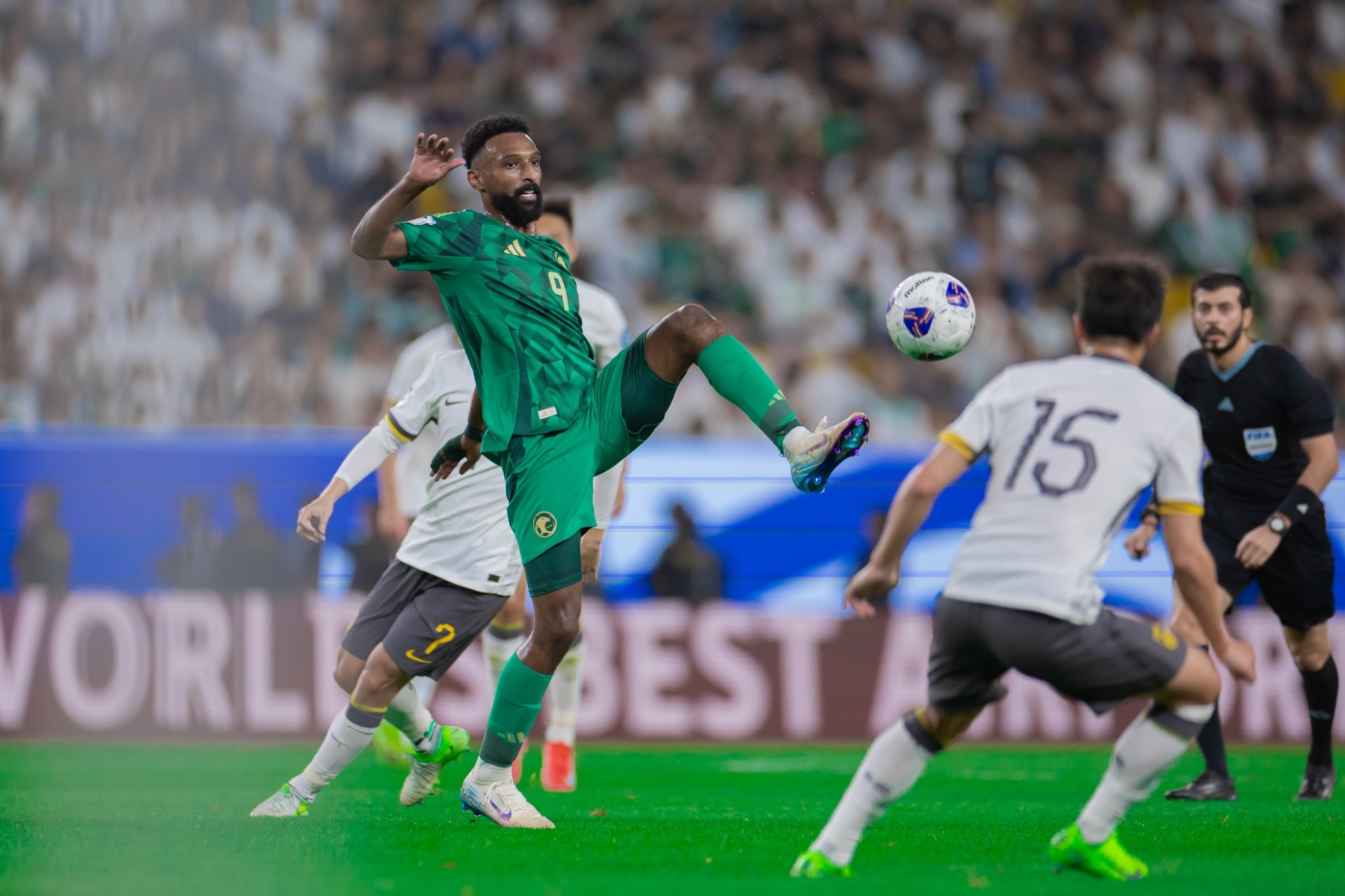 الأخضر يهزم الصين وينعش حظوظه في بلوغ مونديال 2026