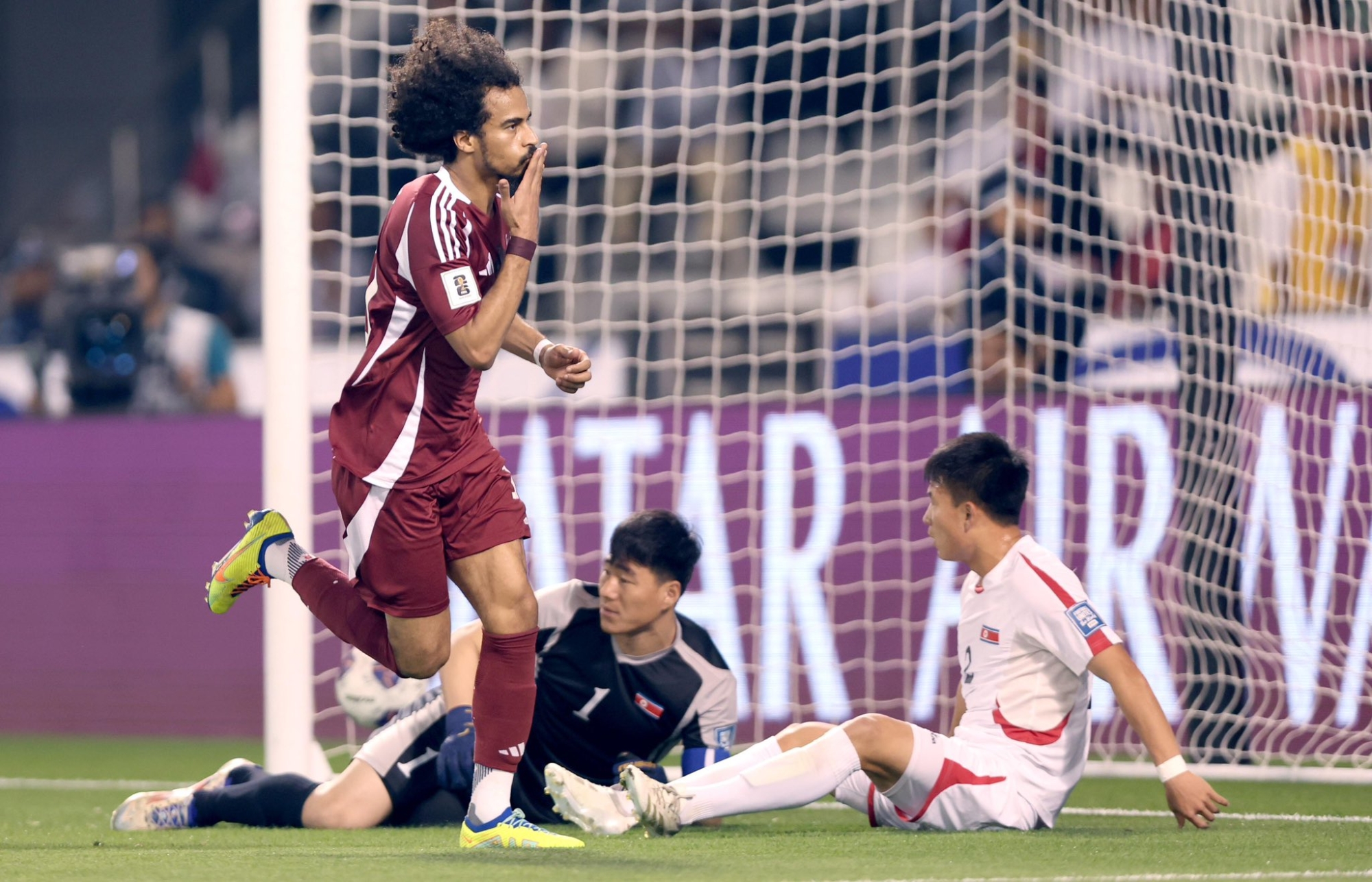 قطر تنعش آمالها في تصفيات كأس العالم بفوز ساحق على كوريا الشمالية