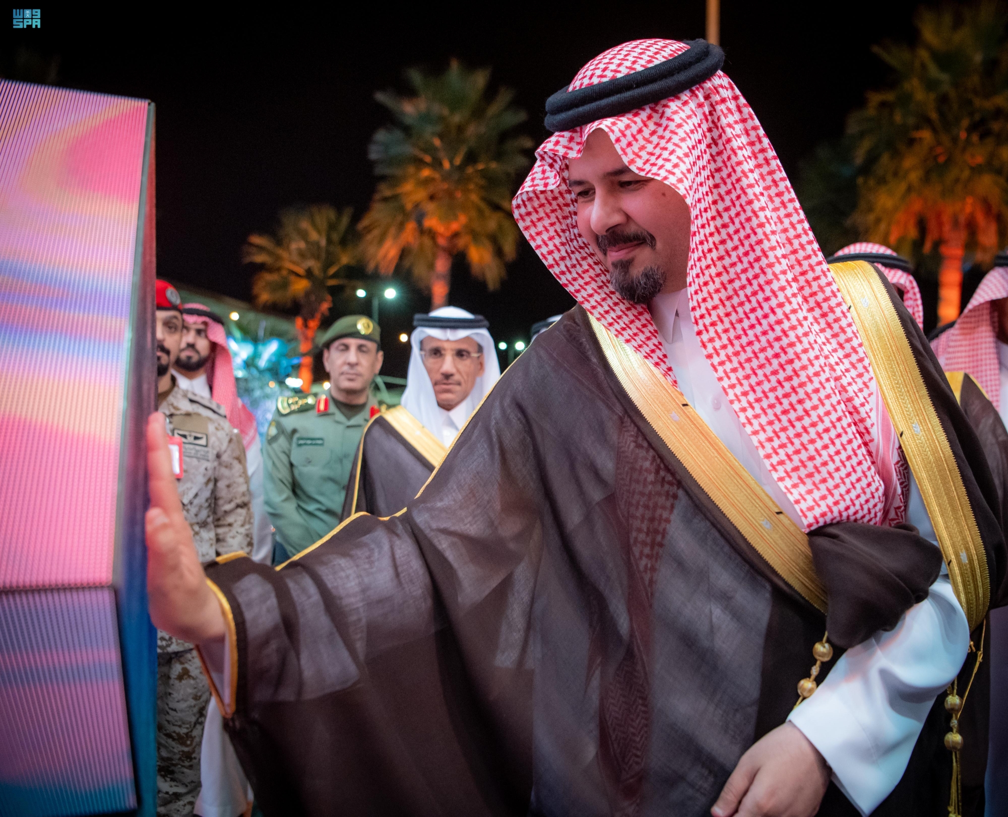 تدشين صالة "التنفيذي" الجديدة بمطار المدينة