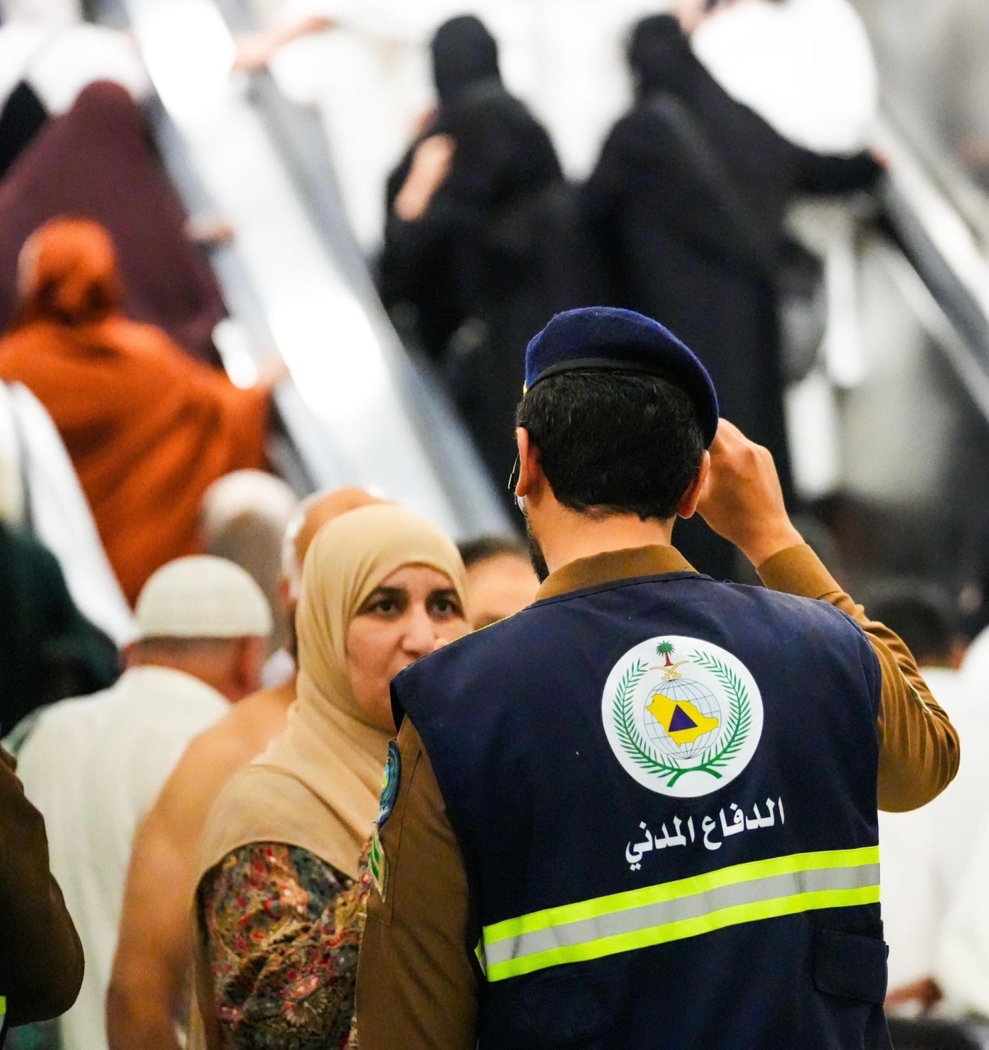 الدفاع المدني يكثف وجوده بالحرم في العشر الأواخر