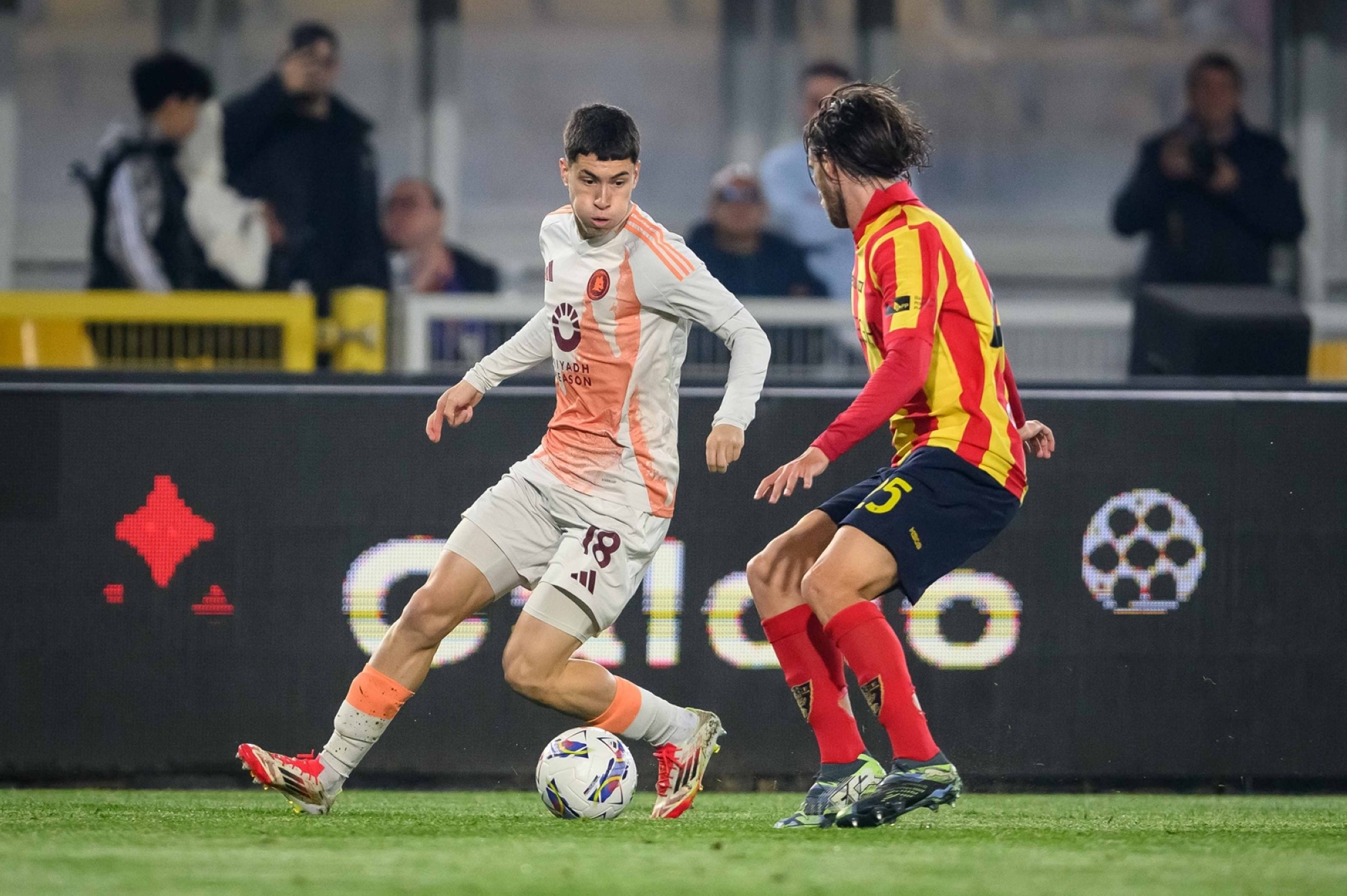 روما يخطف فوزاً صعباً من ليتشي في الدوري الإيطالي