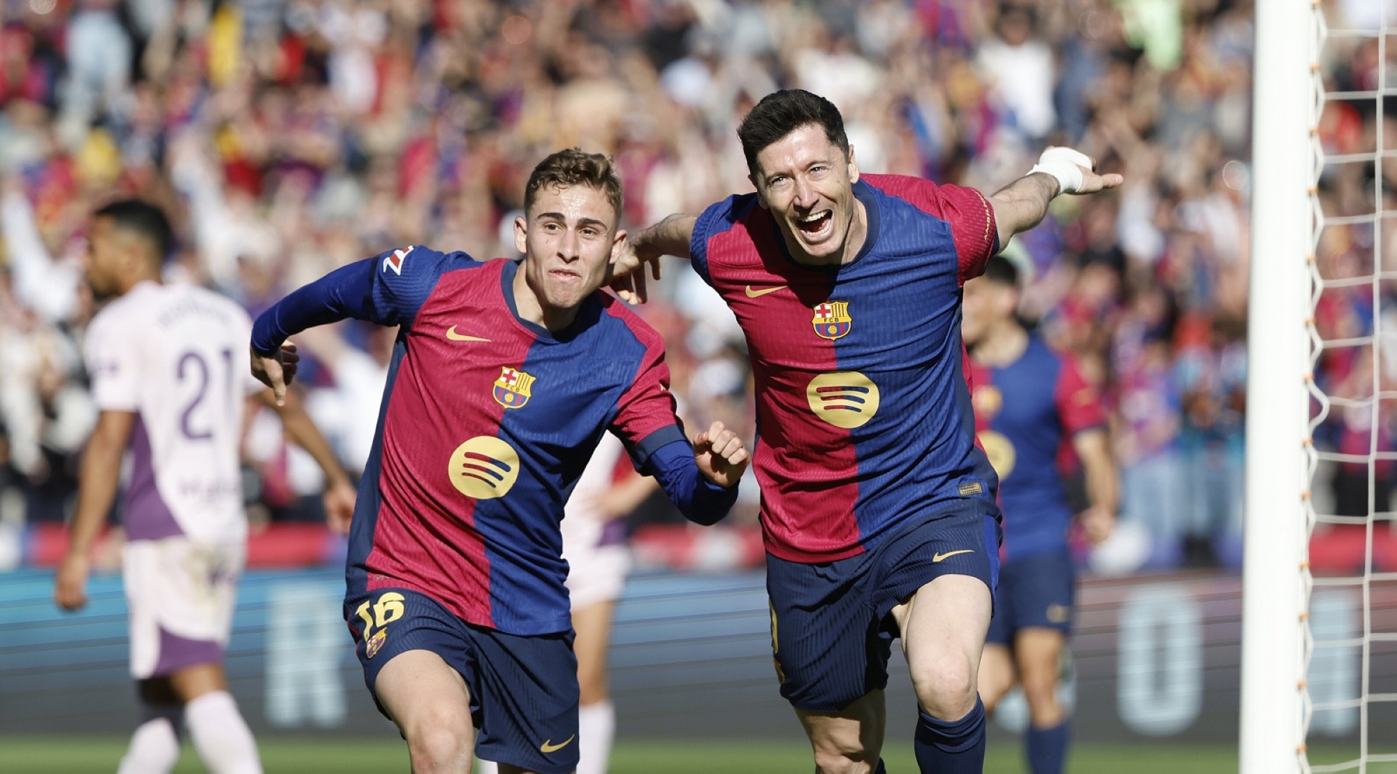 برشلونة يهزم جيرونا وينفرد بصدارة الدوري الاسباني