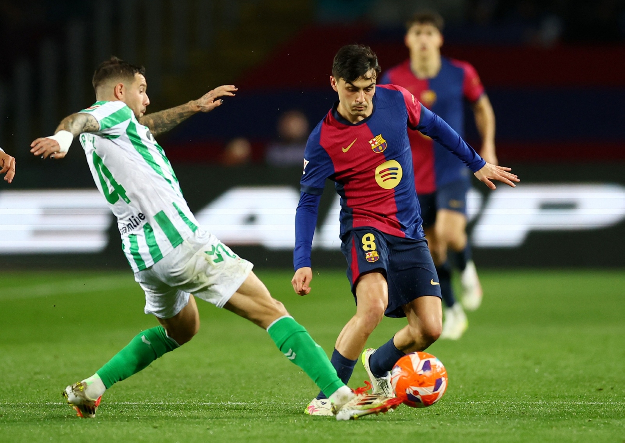 برشلونة يفوت فرصة الابتعاد بالصدارة بالتعادل أمام بيتيس