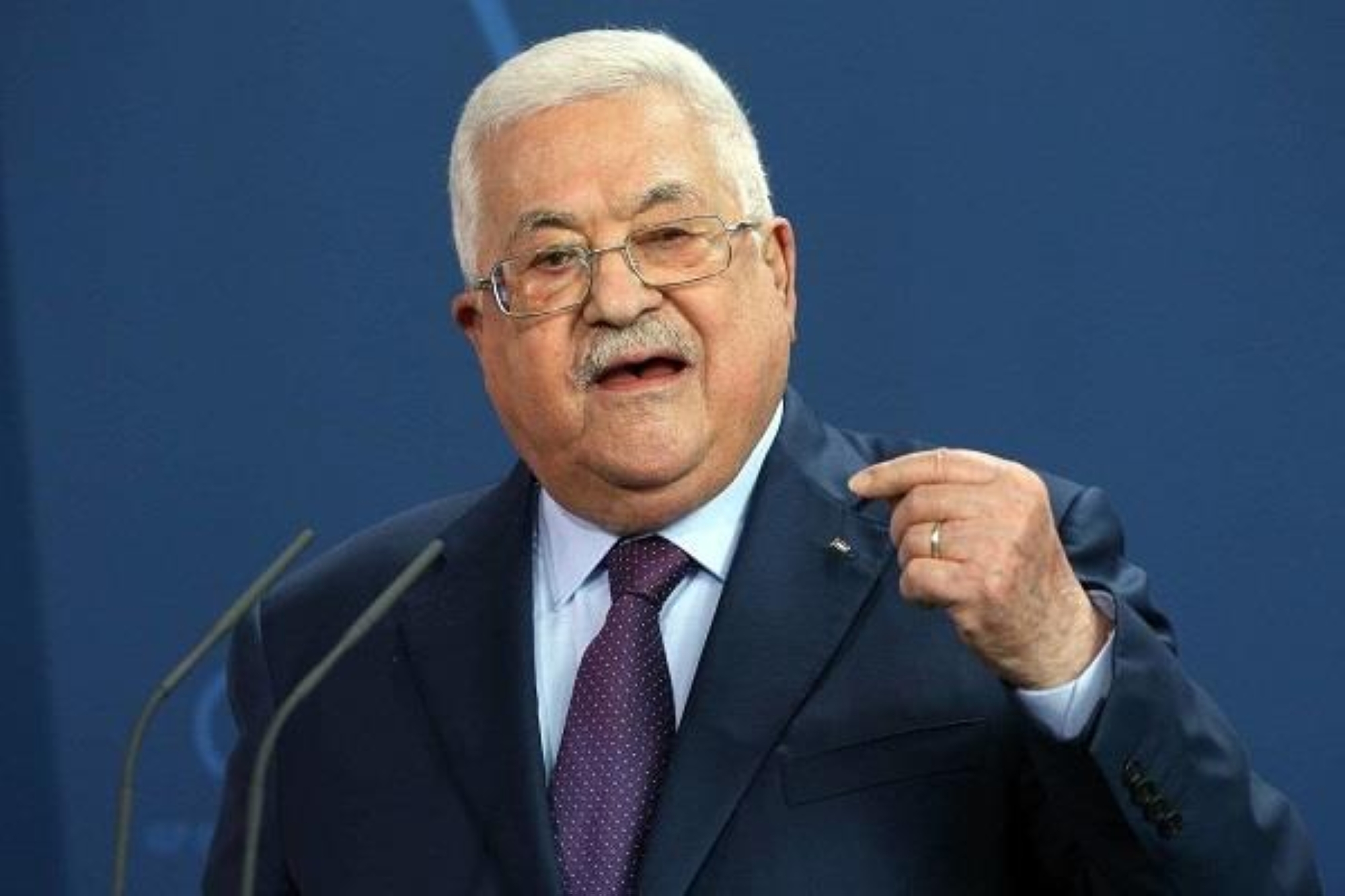 الرئيس الفلسطيني يطالب حماس بتسليم سلاحها للسلطة