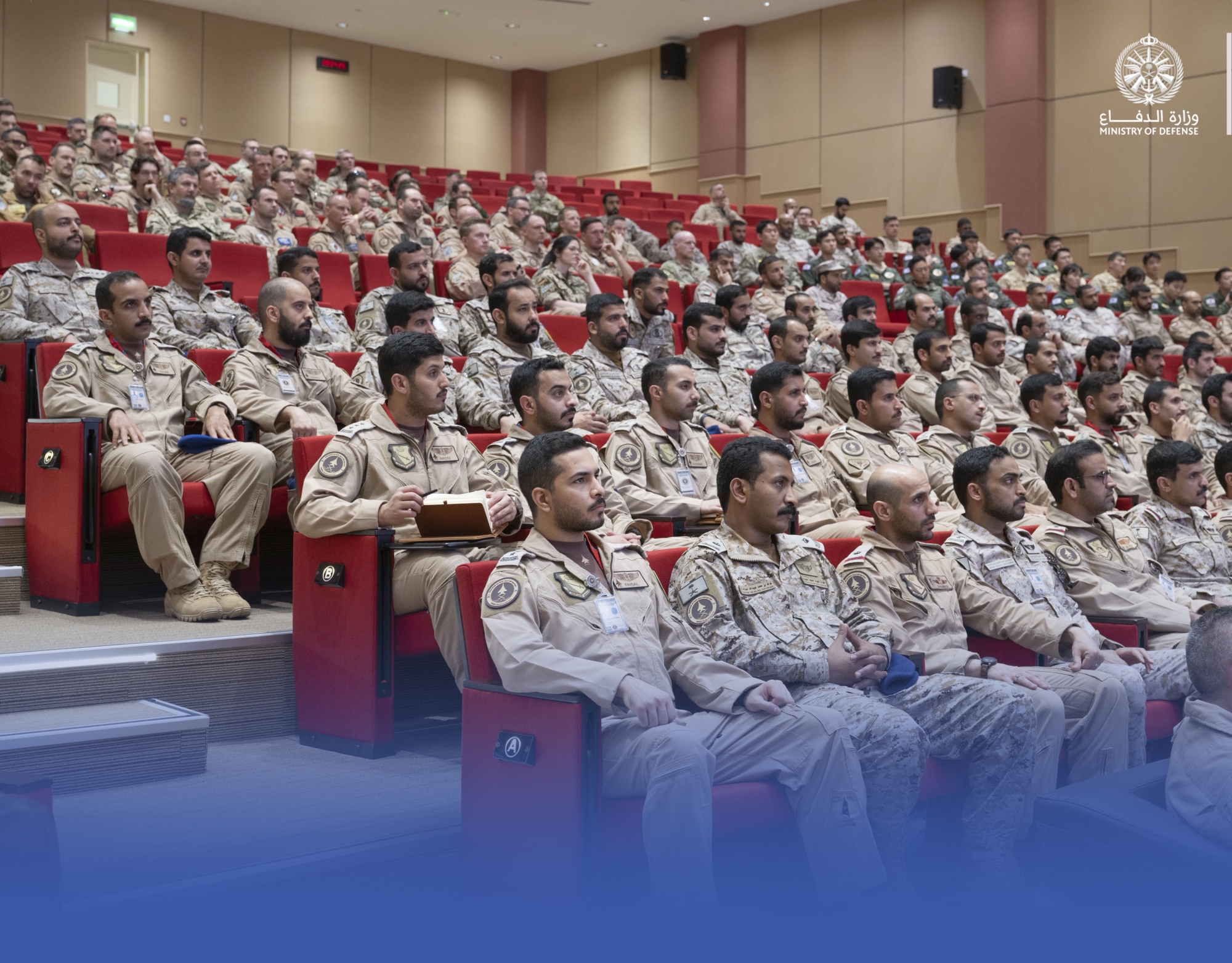 الصقور السعودية تشارك بمناورات "علم الصحراء"