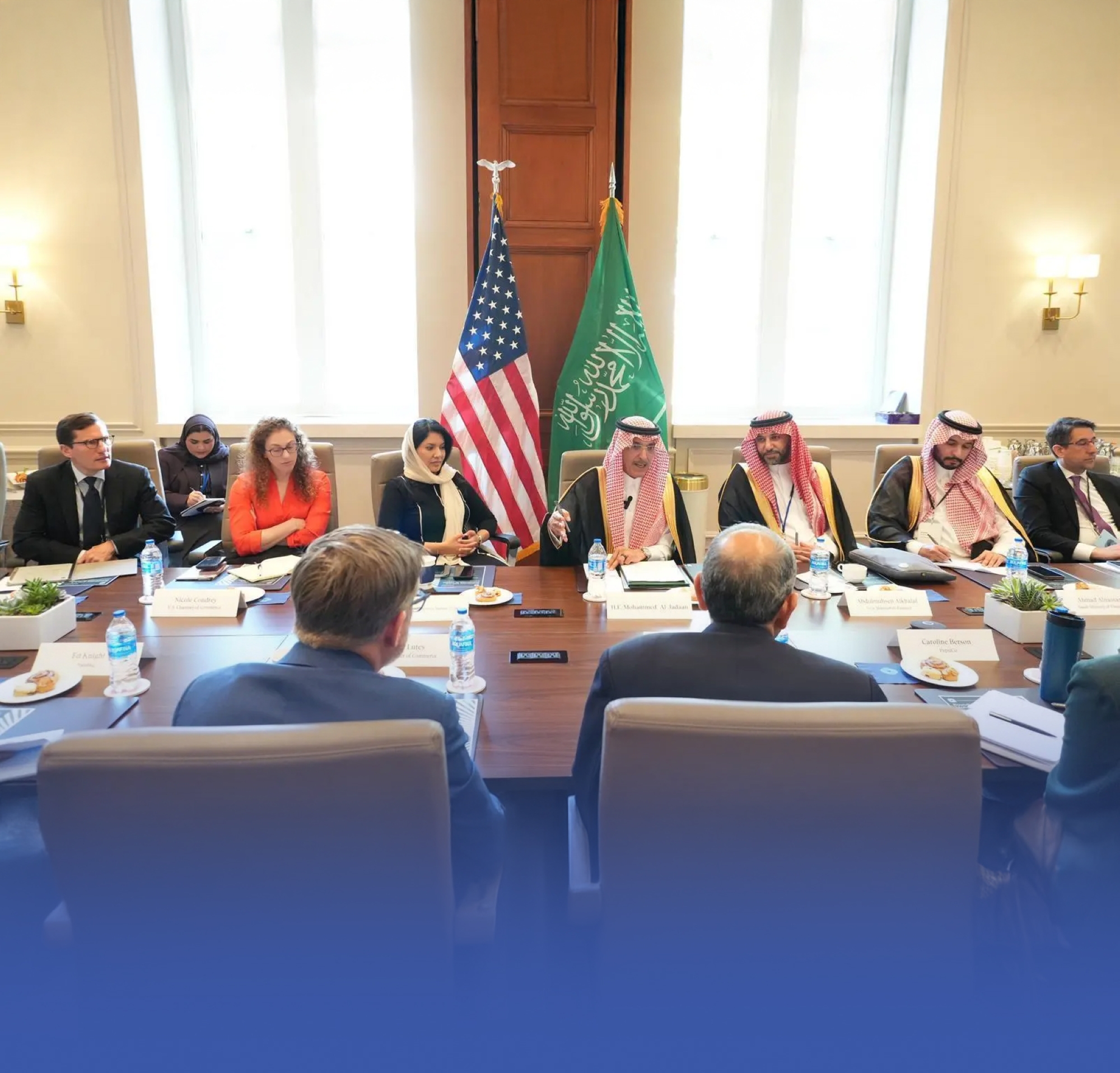 "الجدعان" يدعو لتعزيز شفافية الديون والتعاون بين الدائنين والمقترضين