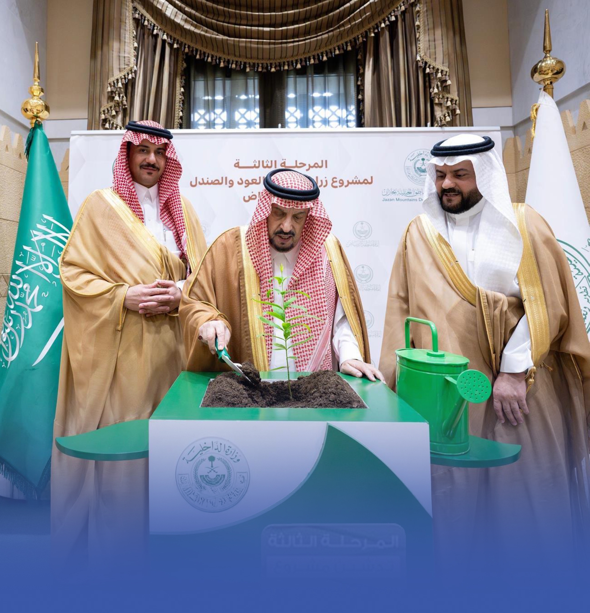 أمير الرياض يزرع أول شتله من شجر الصندل بالمنطقة