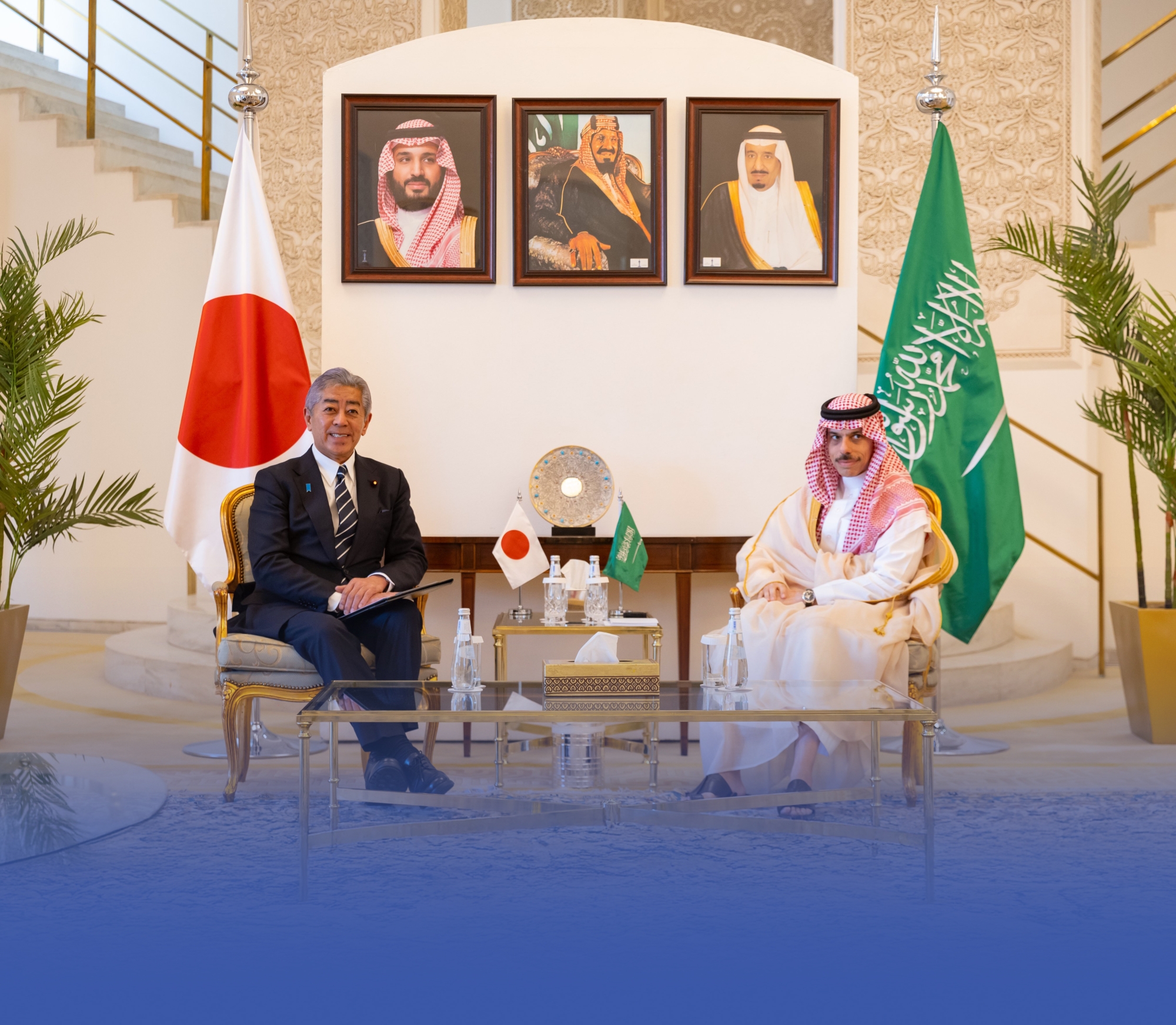 وزير الخارجية يستقبل نظيره الياباني إيوايا تاكيشي