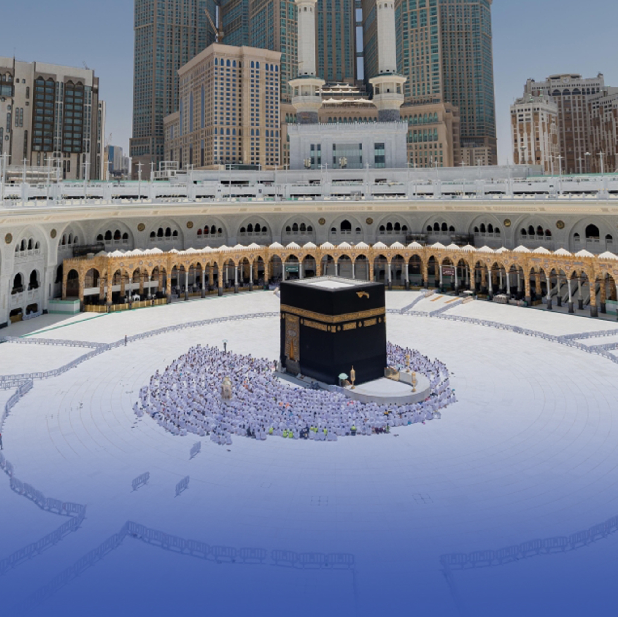 أول صلاة جمعة بعد منع دخول غير حاملي تأشيرة الحج