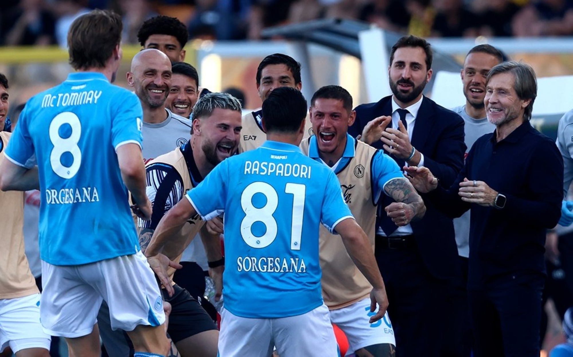 نابولي يقترب من لقب الدوري الإيطالي بفوزه على ليتشي