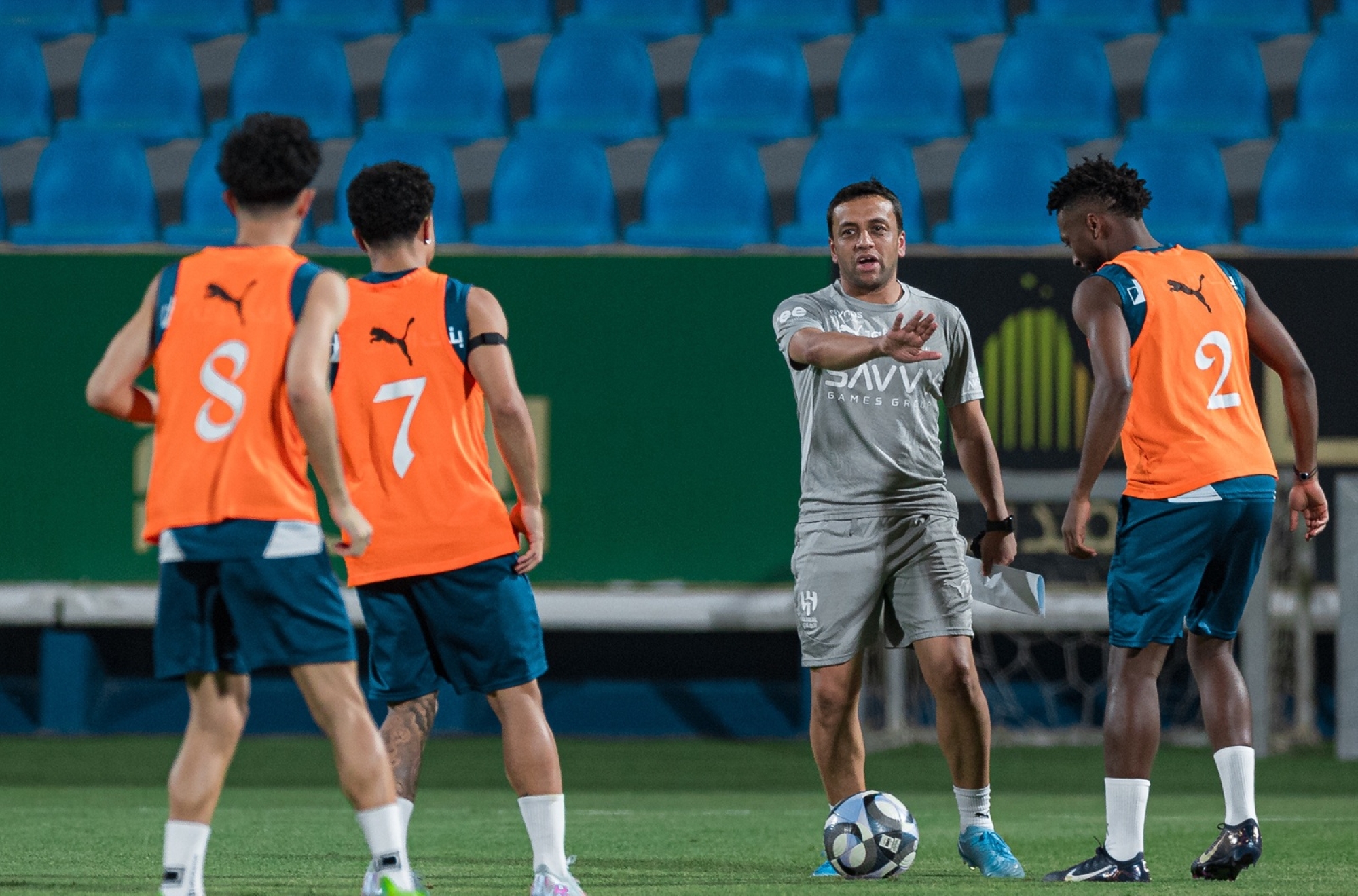 الشلهوب يقود التدريب الأول مع الهلال