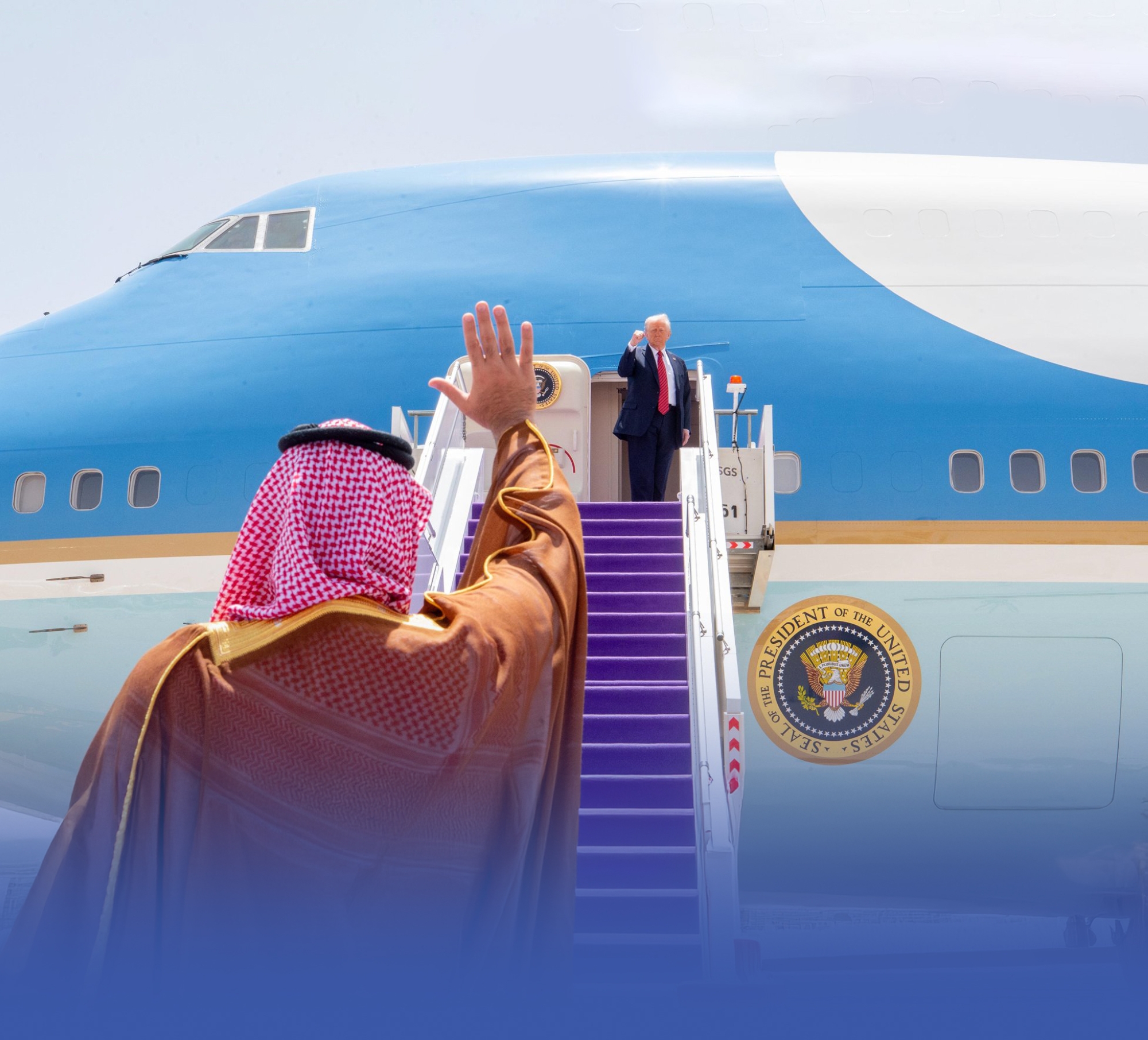 الرئيس الأمريكي يغادر الرياض وولي العهد في مقدمة مودعيه