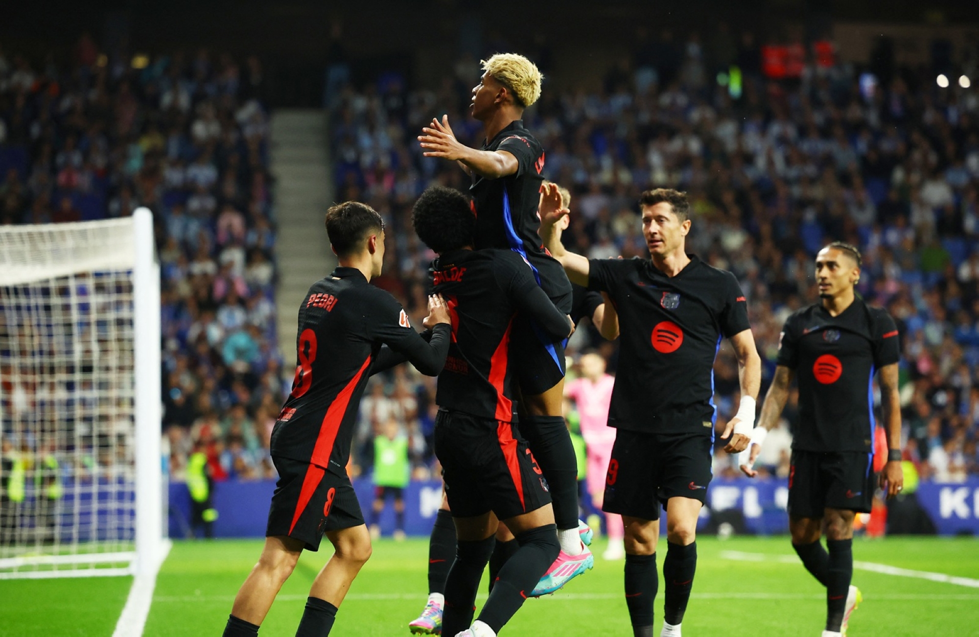 برشلونة يحسم لقب الدوري الإسباني للمرة 28 في تاريخه
