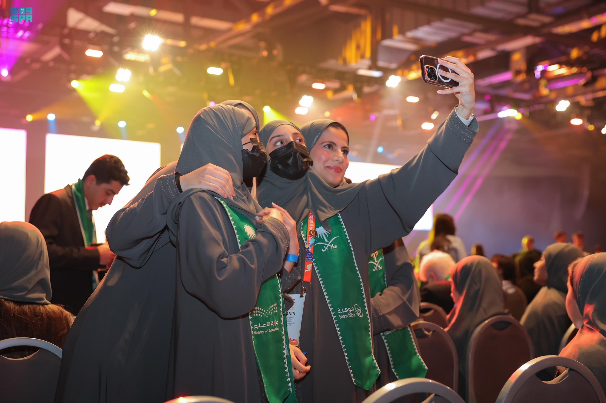 طلبة المملكة يحصدون 23 جائزة في "آيسف 2025"