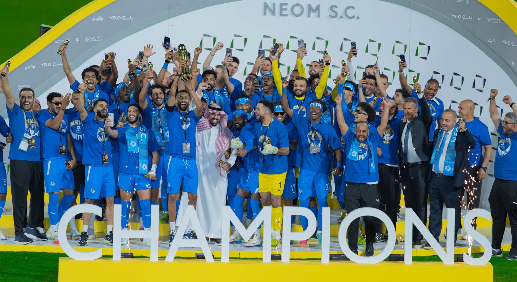 تتويج نيوم بلقب دوري يلو