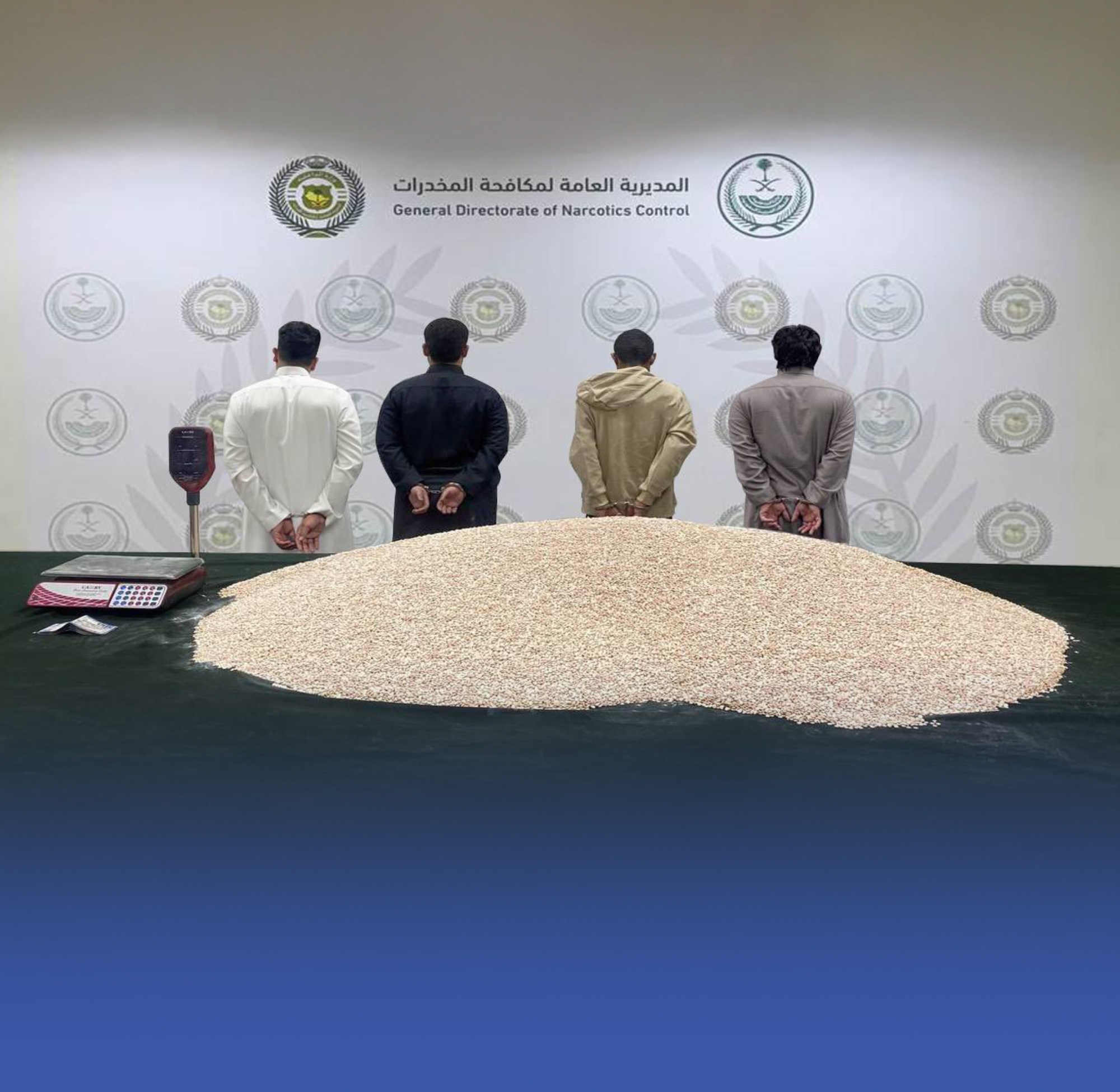 ضبط 1.5 مليون قرص مخدر في شحنة طاولات بالرياض
