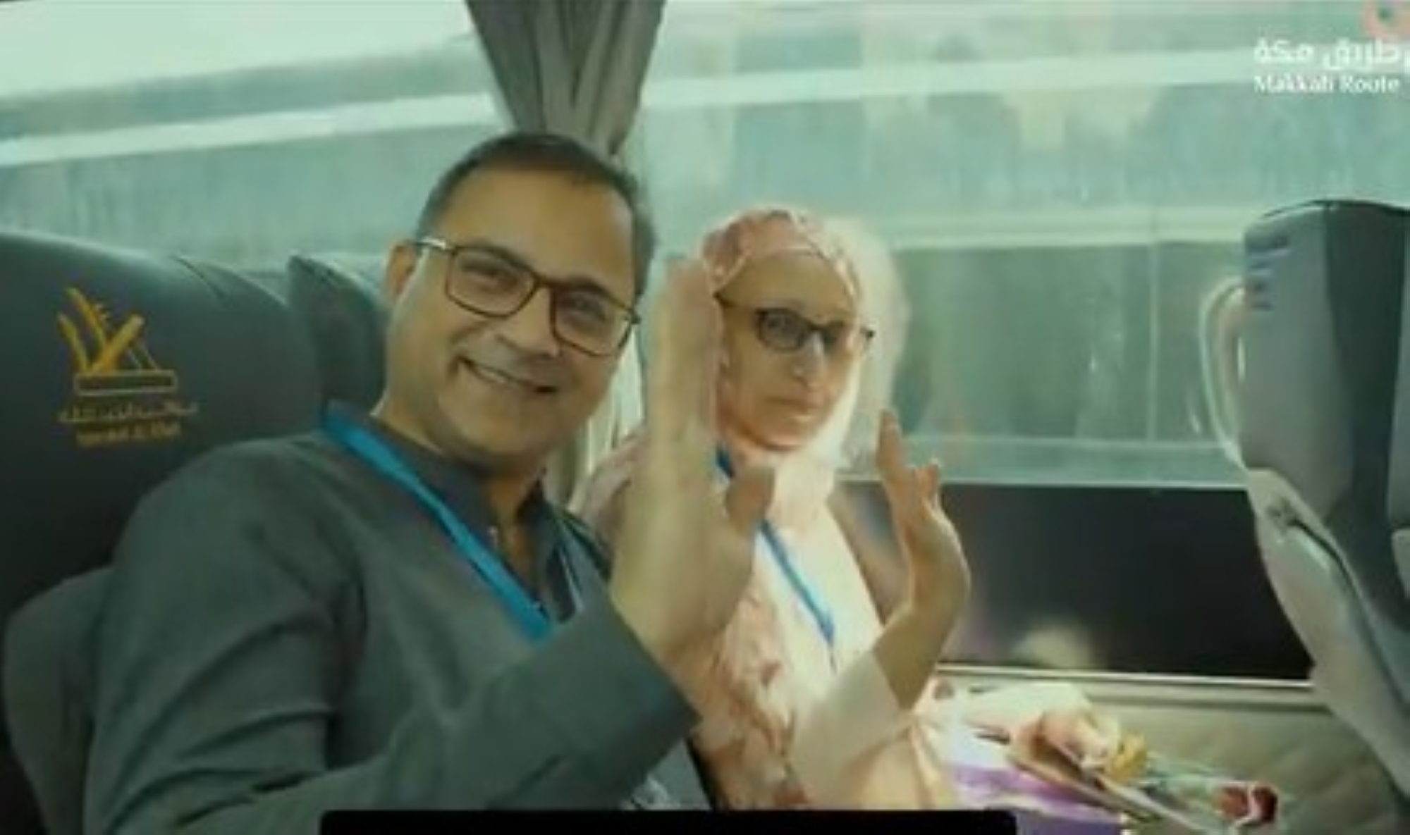 زوجان باكستانيان يحققان حلمهما بأداء الحج عبر "طريق مكة"