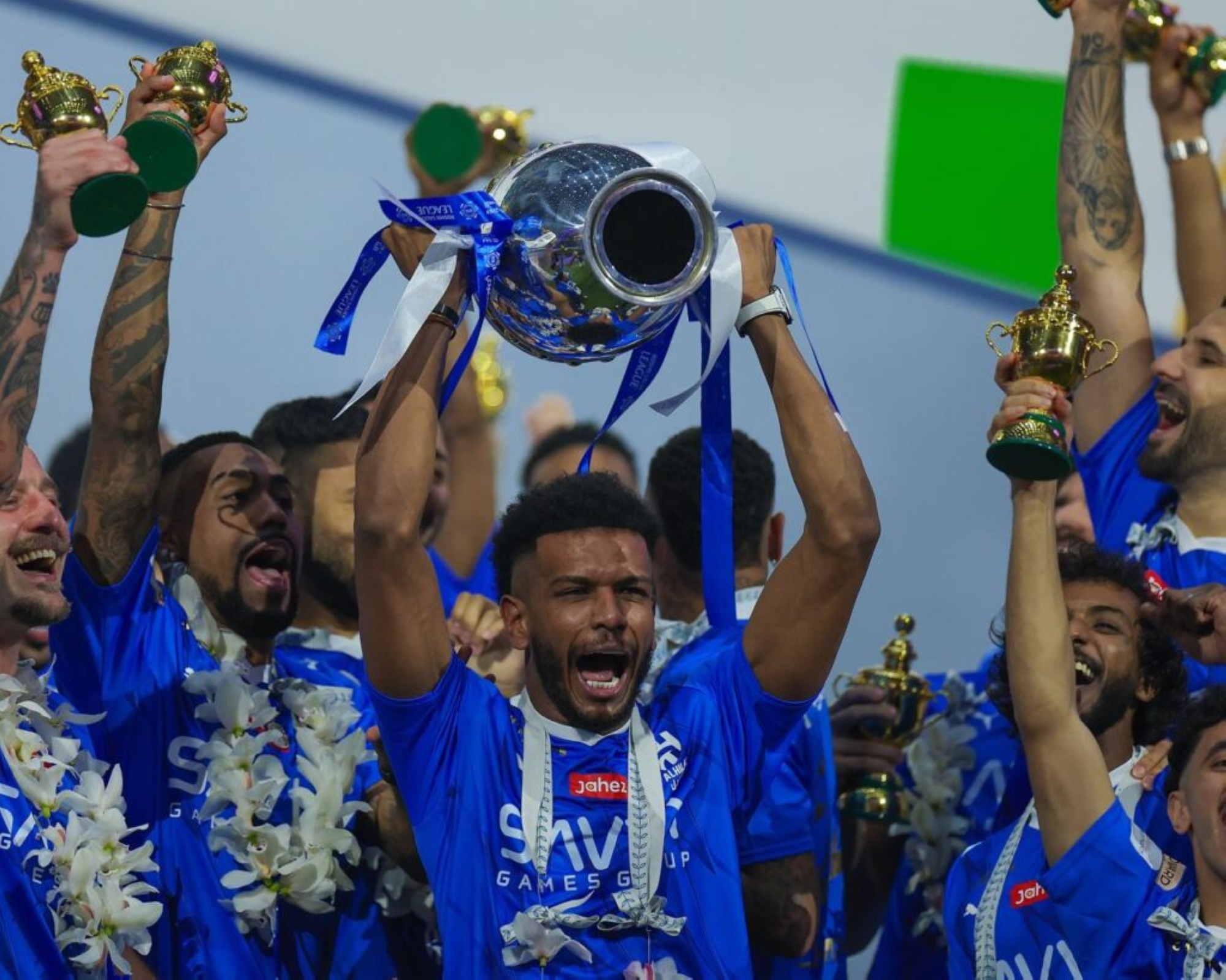 عروض مغرية تدفع البليهي للتفكير في الرحيل عن الهلال