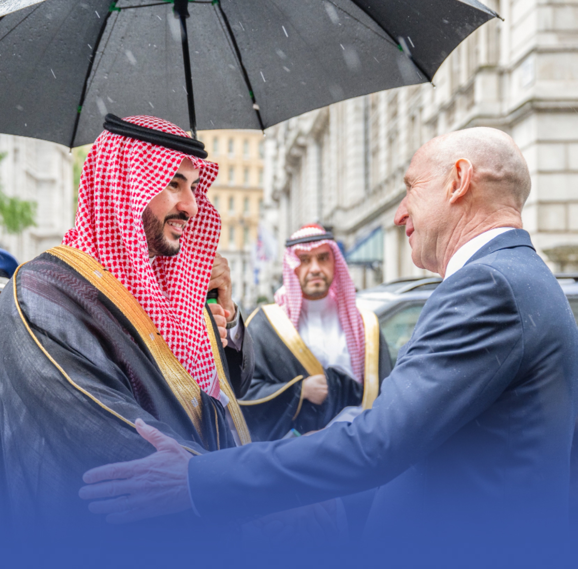 وزير الدفاع يبحث مع نظيره البريطاني التعاون العسكري