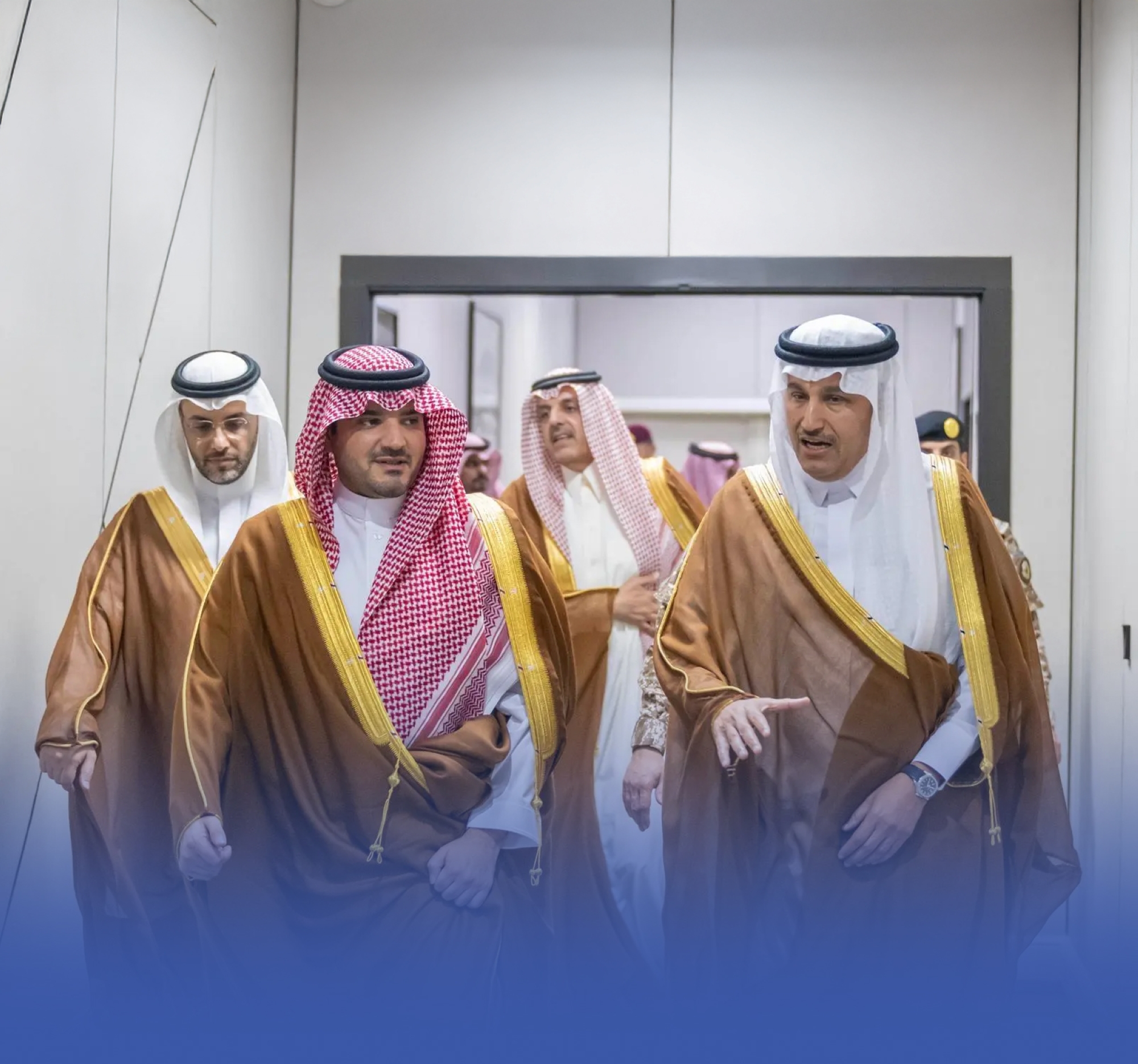 وزير الداخلية يطّلع على سير منظومة النقل خلال موسم الحج