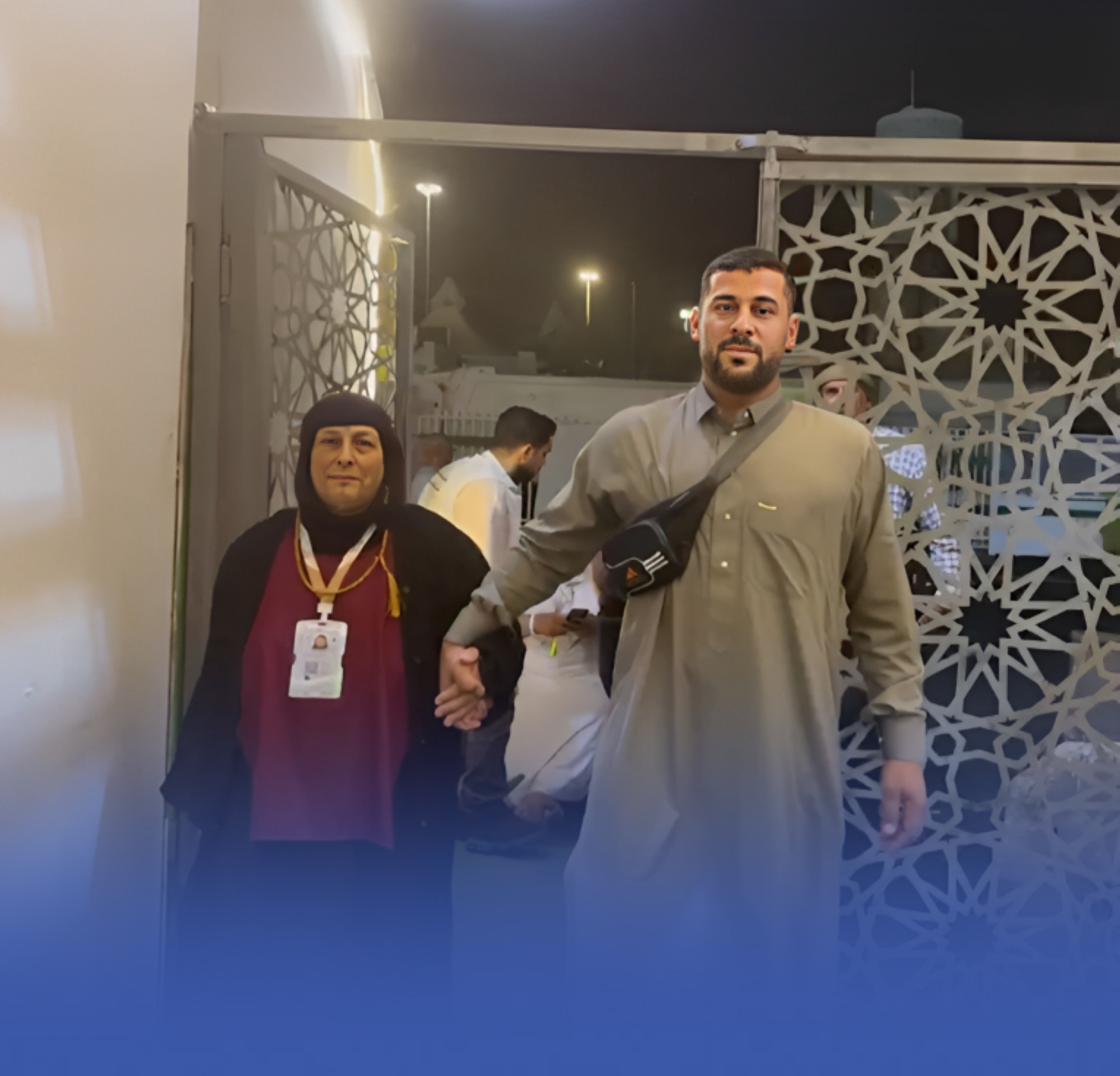 مكة المكرمة تجمع شابًّا بوالدته بعد فراق 11 عامًا