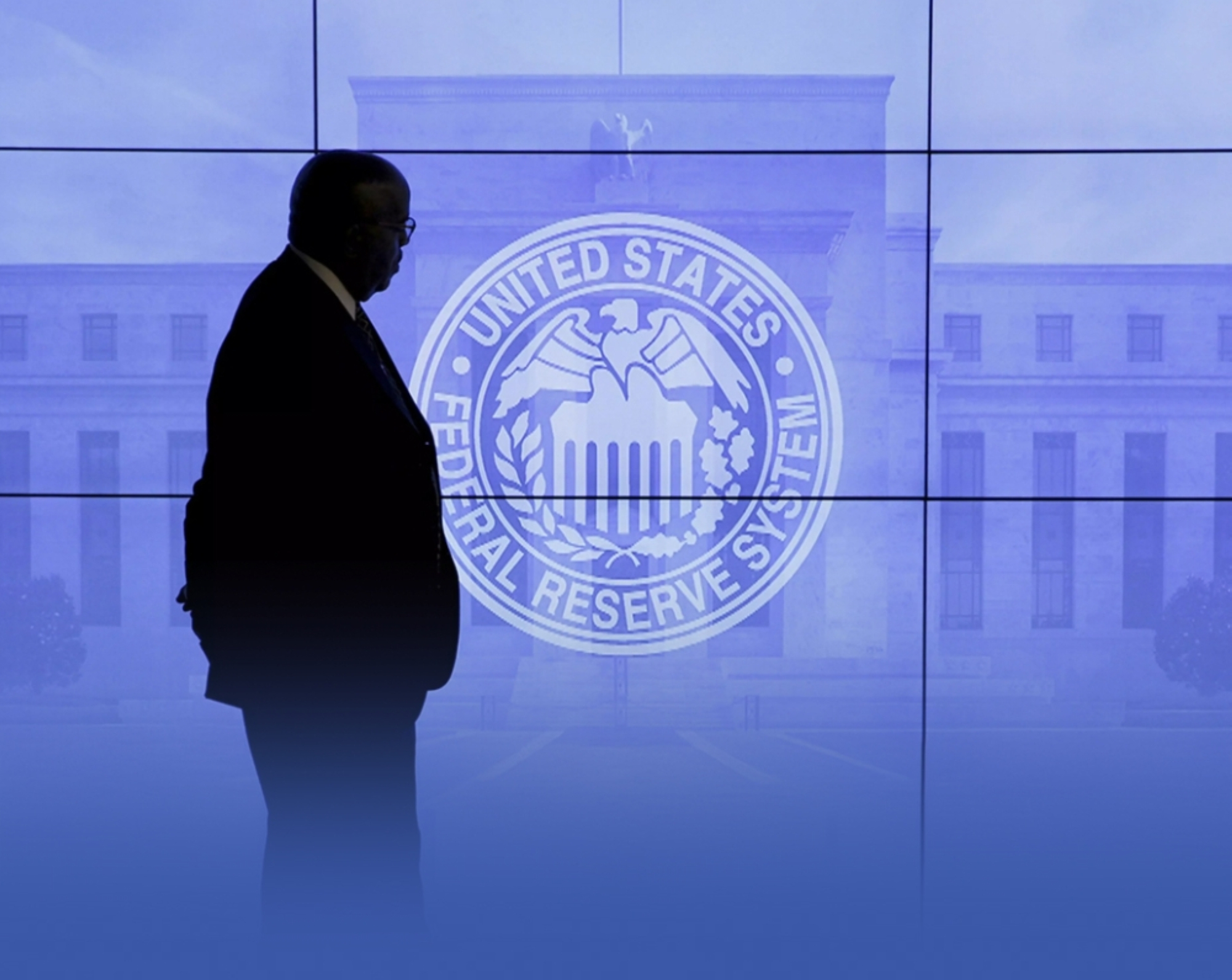 الفيدرالي الأمريكي يُثبت الفائدة عند 4.5 % دون تغيير