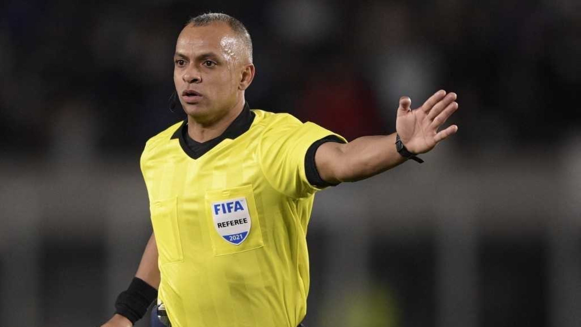 حَكَم برازيلي يدير مباراة الهلال وسالزبورغ
