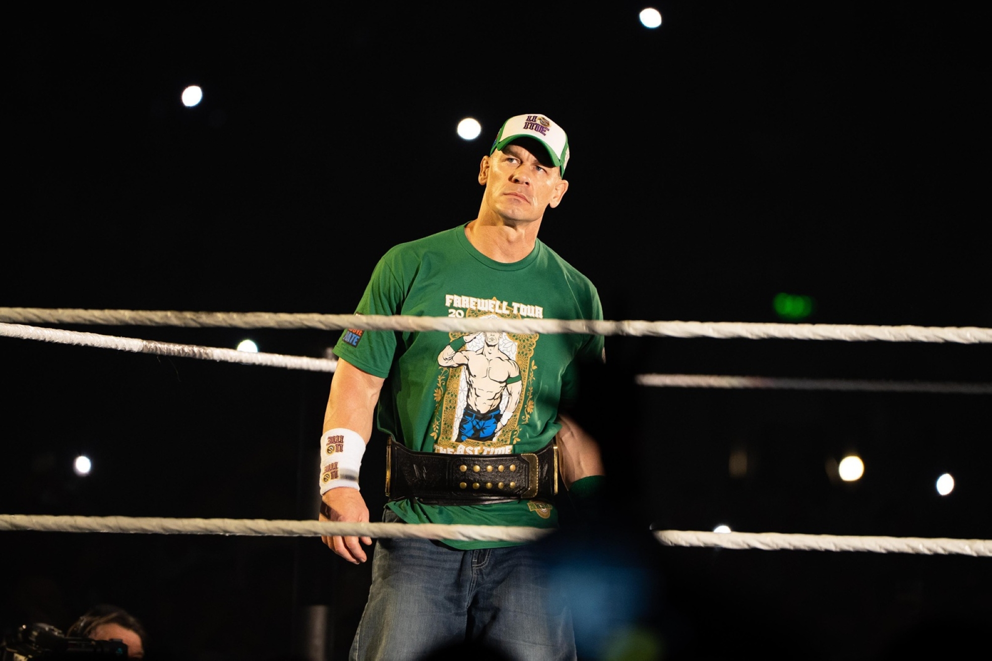 جون سينا يحافظ على بطولة WWE العالمية بفوزه على بانك