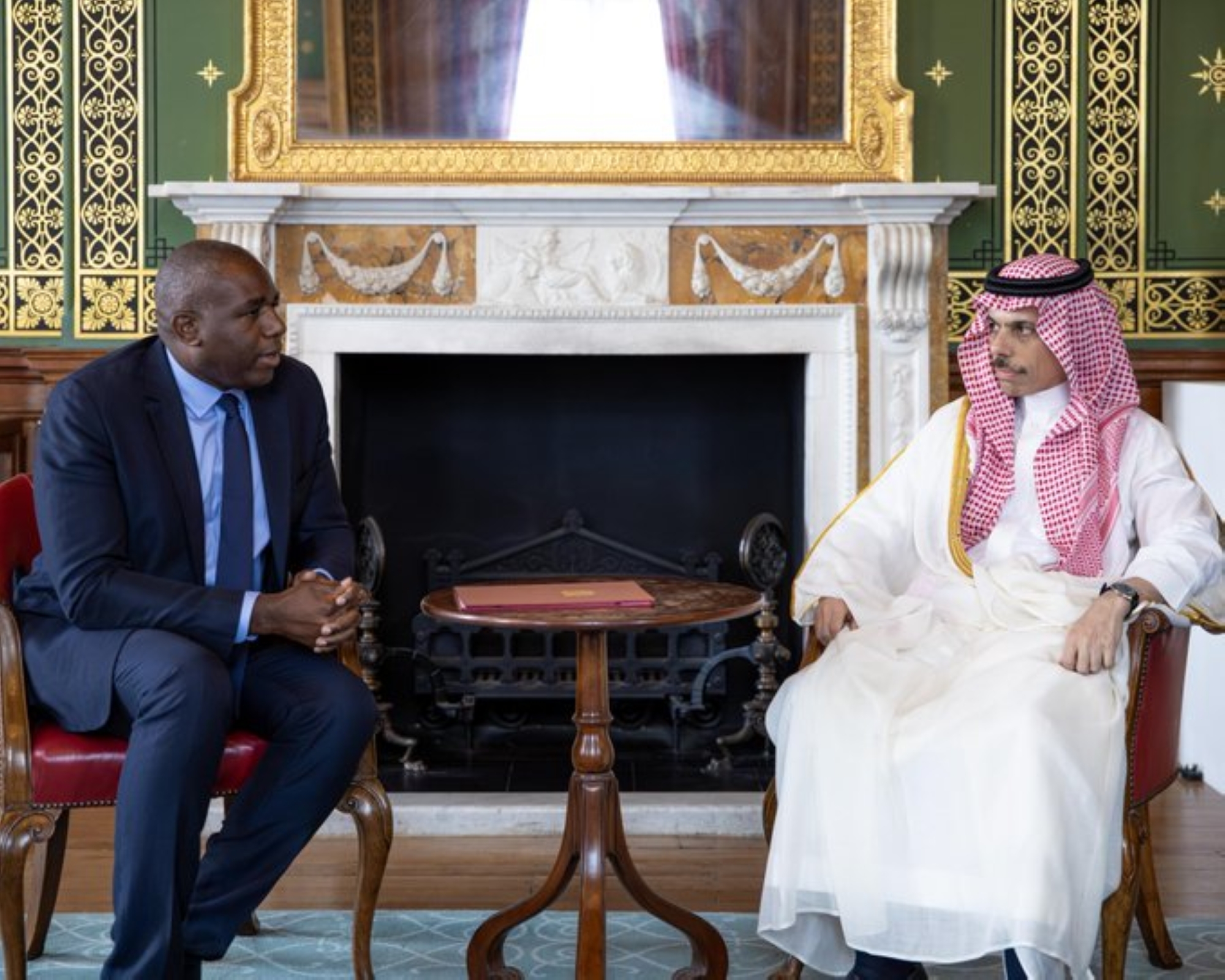 التقى في العاصمة البريطانية لندن ، وزير الخارجية وشؤون الكومنولث والتنمية في المملكة المتحدة ديفيد لامي.