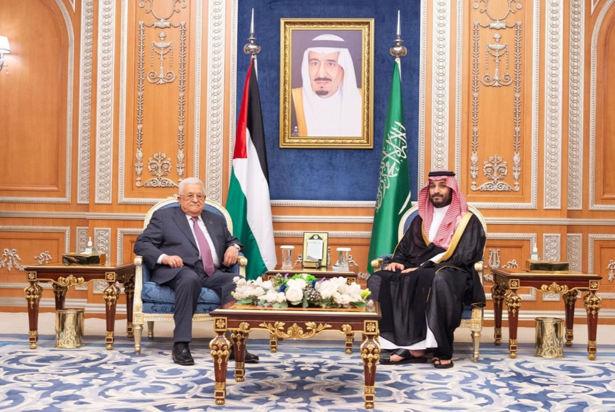 عباس يثمن جهود المملكة في دعم اعتراف فرنسا بفلسطين