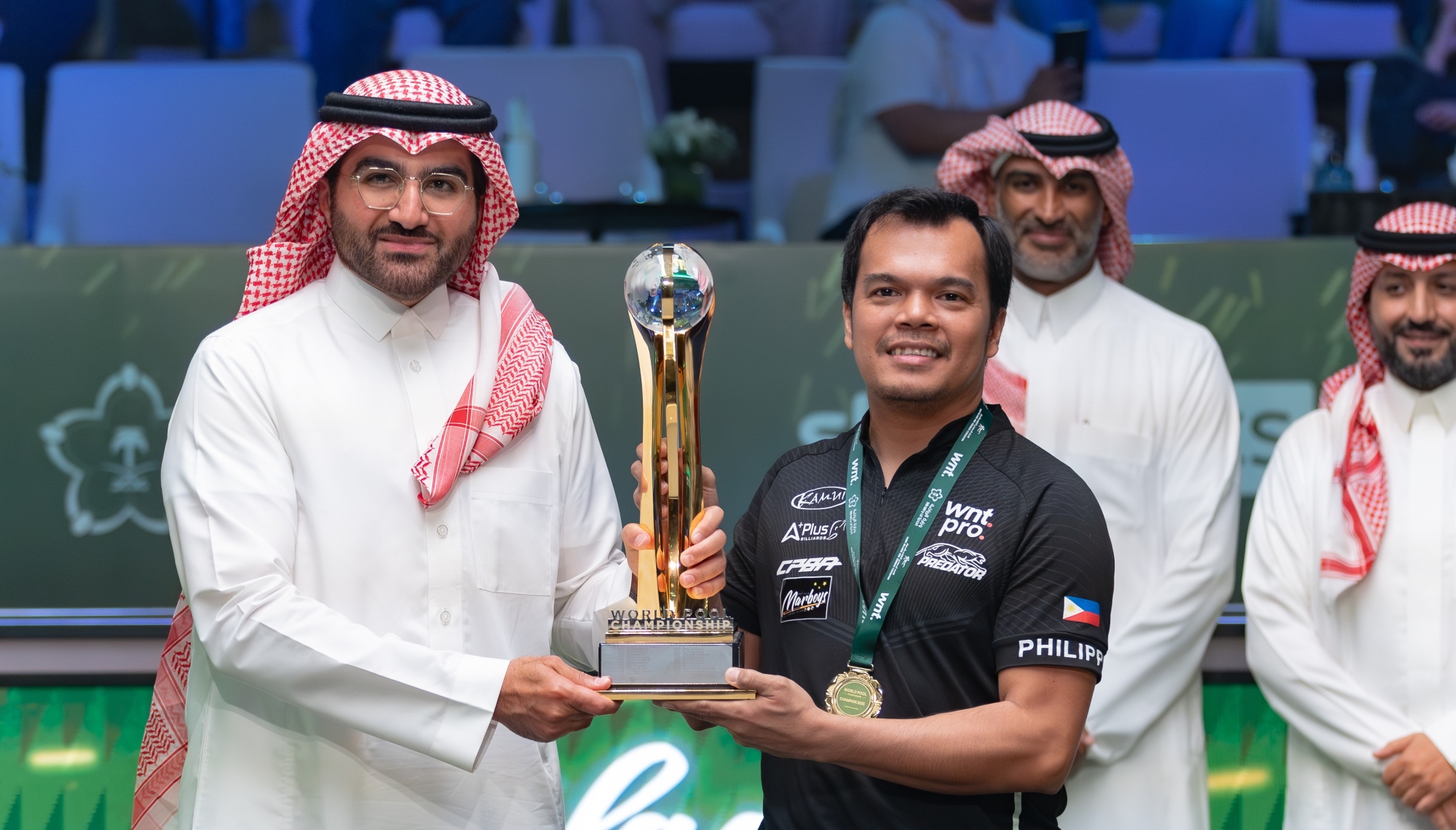 نائب وزير الرياضة يتوّج "كارلو بيادو" بلقب بطولة العالم للبلياردو 2025