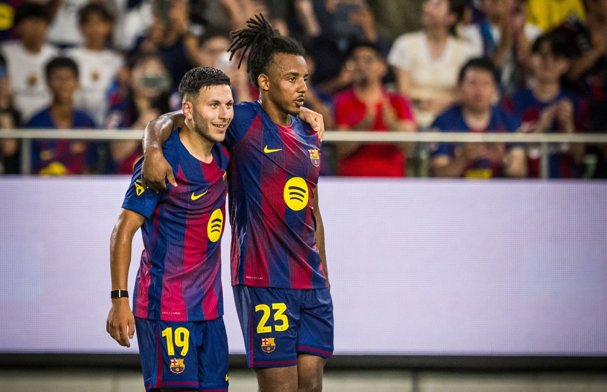 برشلونة يفوز على فيسيل كوبي بثلاثية ودياً